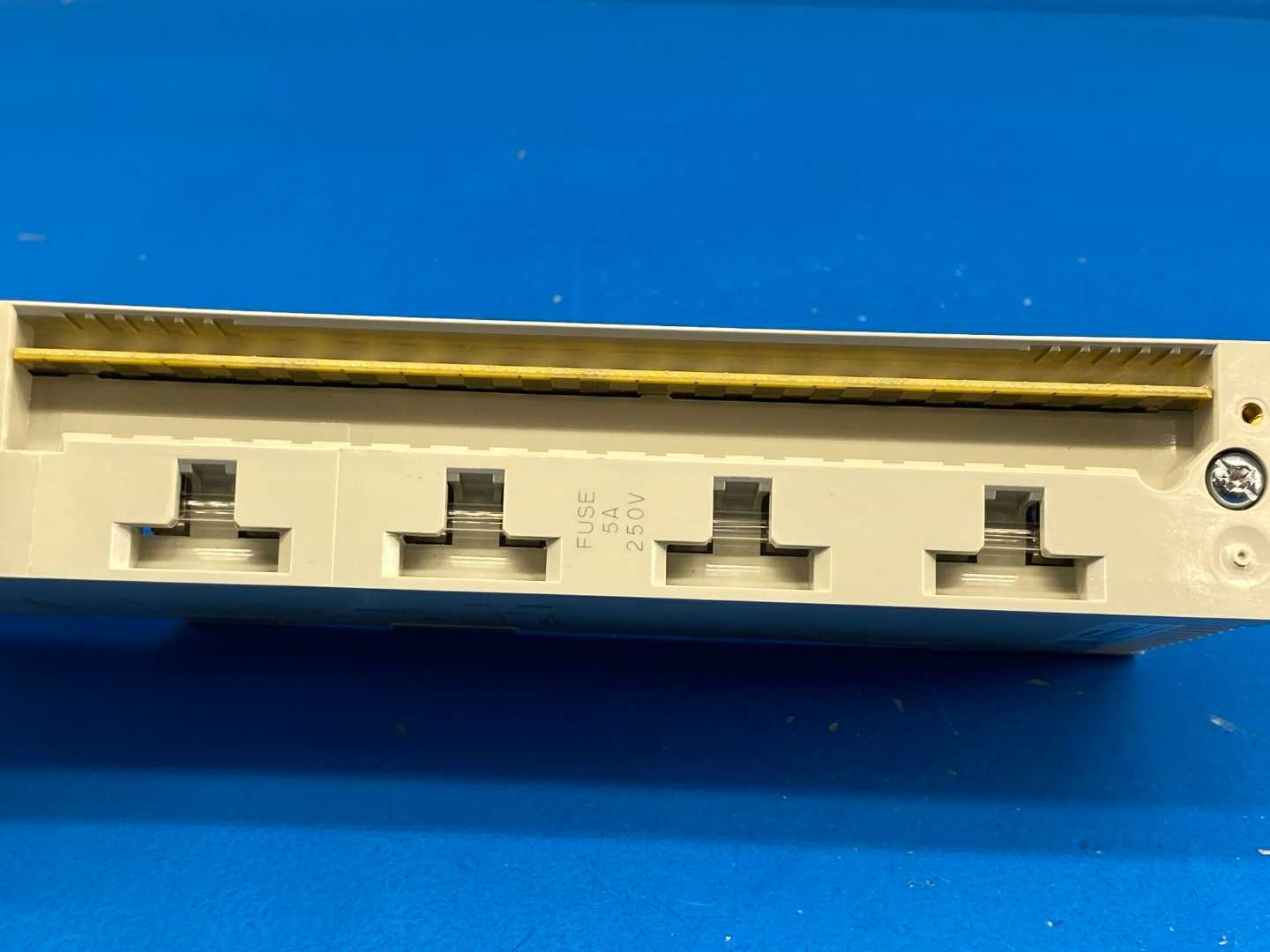 Schneider Electric 140DDO35300 Modicon Discrete DC Output Module, 24 V DC, 4 x 8 Source