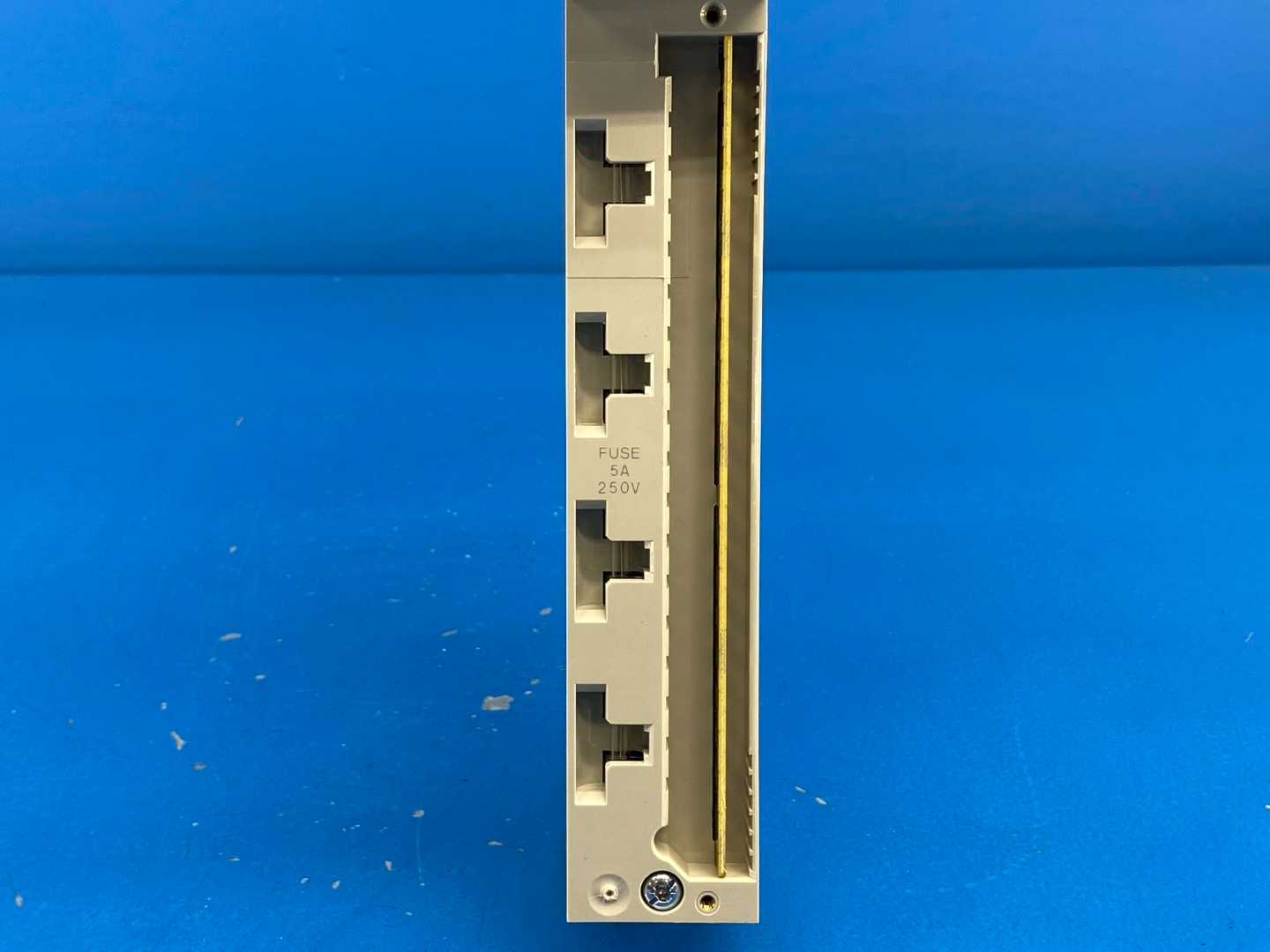Schneider Electric 140DDO35300 Modicon Discrete DC Output Module, 24 V DC, 4 x 8 Source