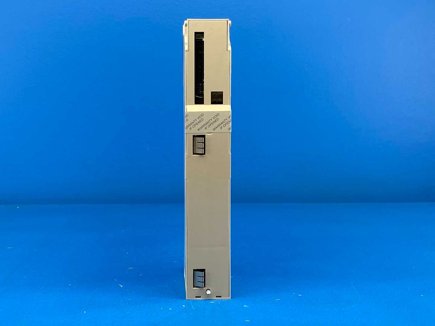 Schneider Electric 140DDO35300 Modicon Discrete DC Output Module, 24 V DC, 4 x 8 Source