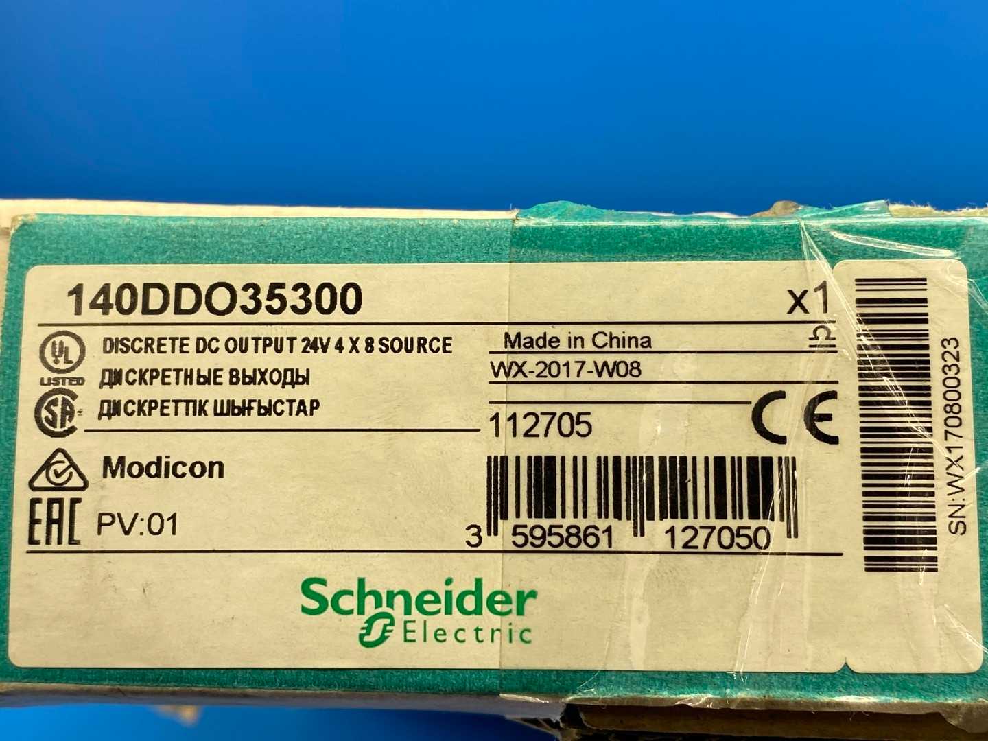 Schneider Electric 140DDO35300 Modicon Discrete DC Output Module, 24 V DC, 4 x 8 Source