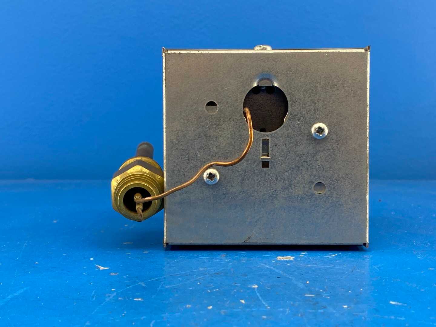 Honeywell L4081B 1047, Dual Aquastat, Range 100-240°F, 2 Pole Switch, 1/4" NPT Connections