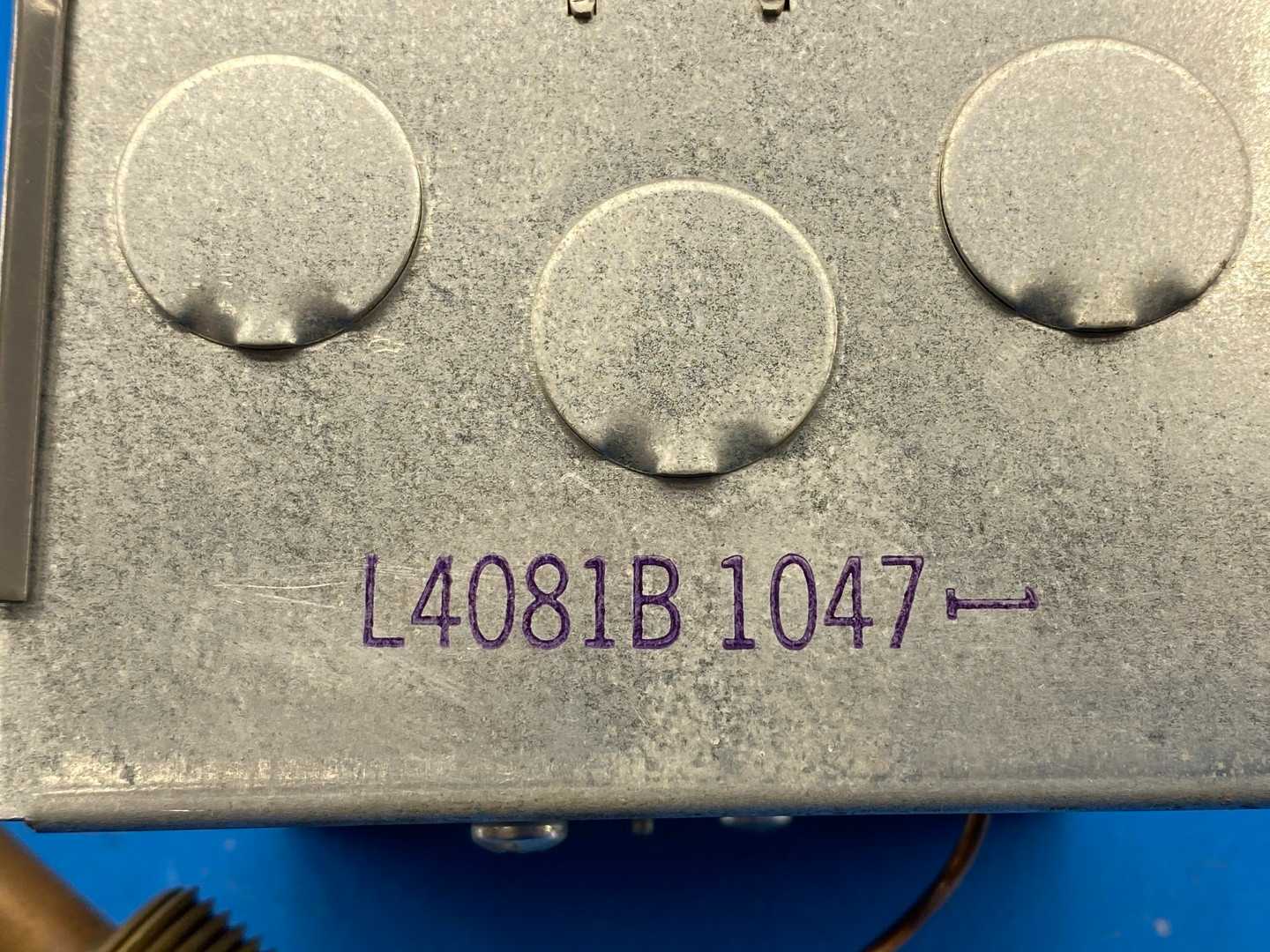 Honeywell L4081B 1047, Dual Aquastat, Range 100-240°F, 2 Pole Switch, 1/4" NPT Connections