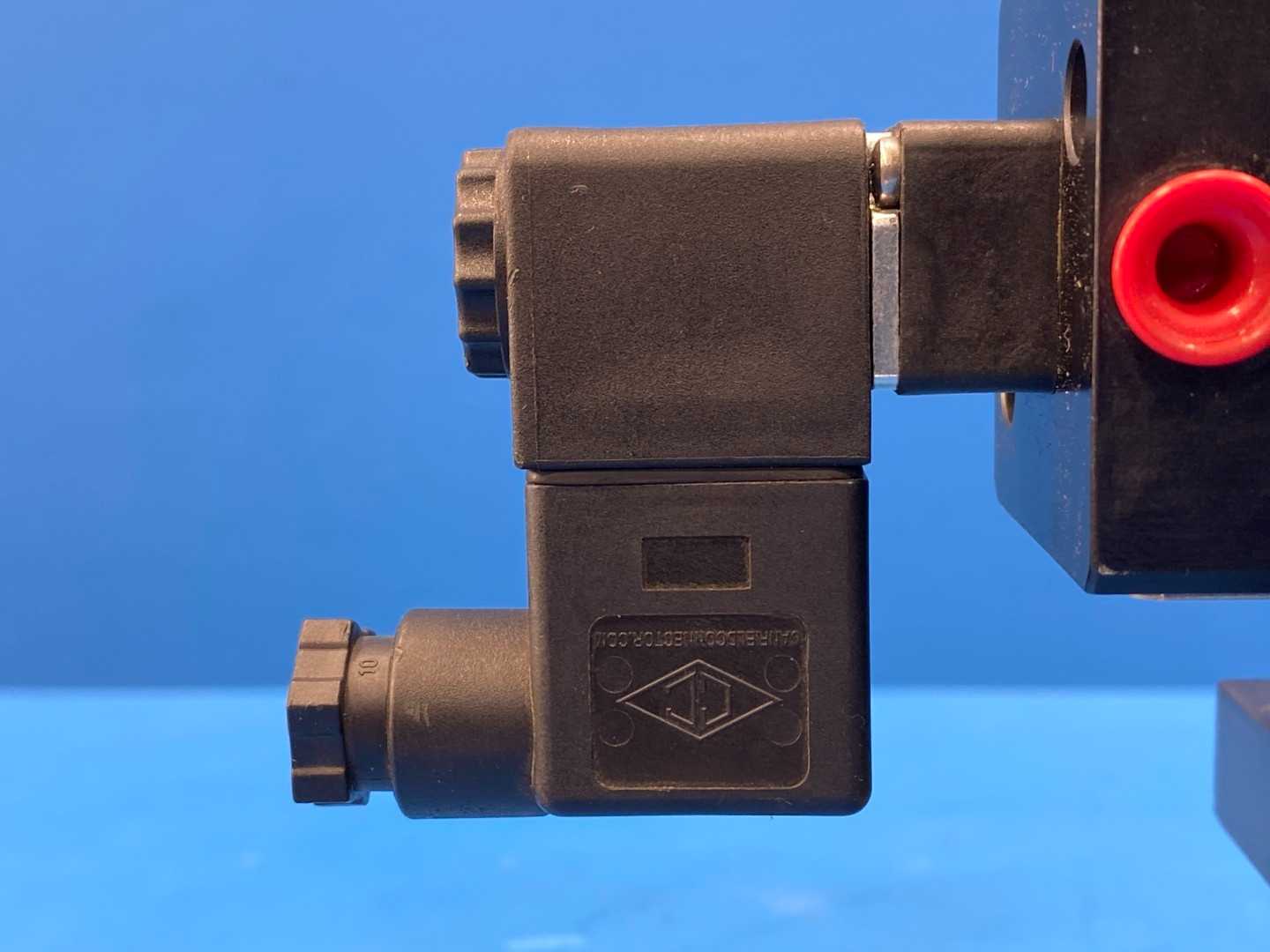 Gemini Valve 1-1/2 86-1-RT-6-A522-4GP-SC07D-120VAC-DS, 1-1/2" Double Acting Pneumatic Actuated Ball Valve