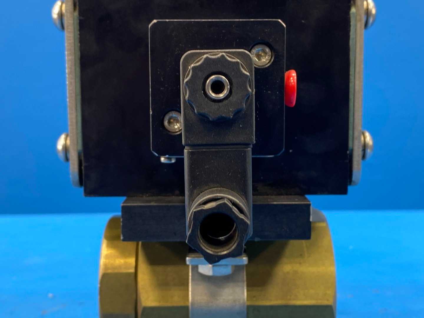 Gemini Valve 1-1/2 86-1-RT-6-A522-4GP-SC07D-120VAC-DS, 1-1/2" Double Acting Pneumatic Actuated Ball Valve