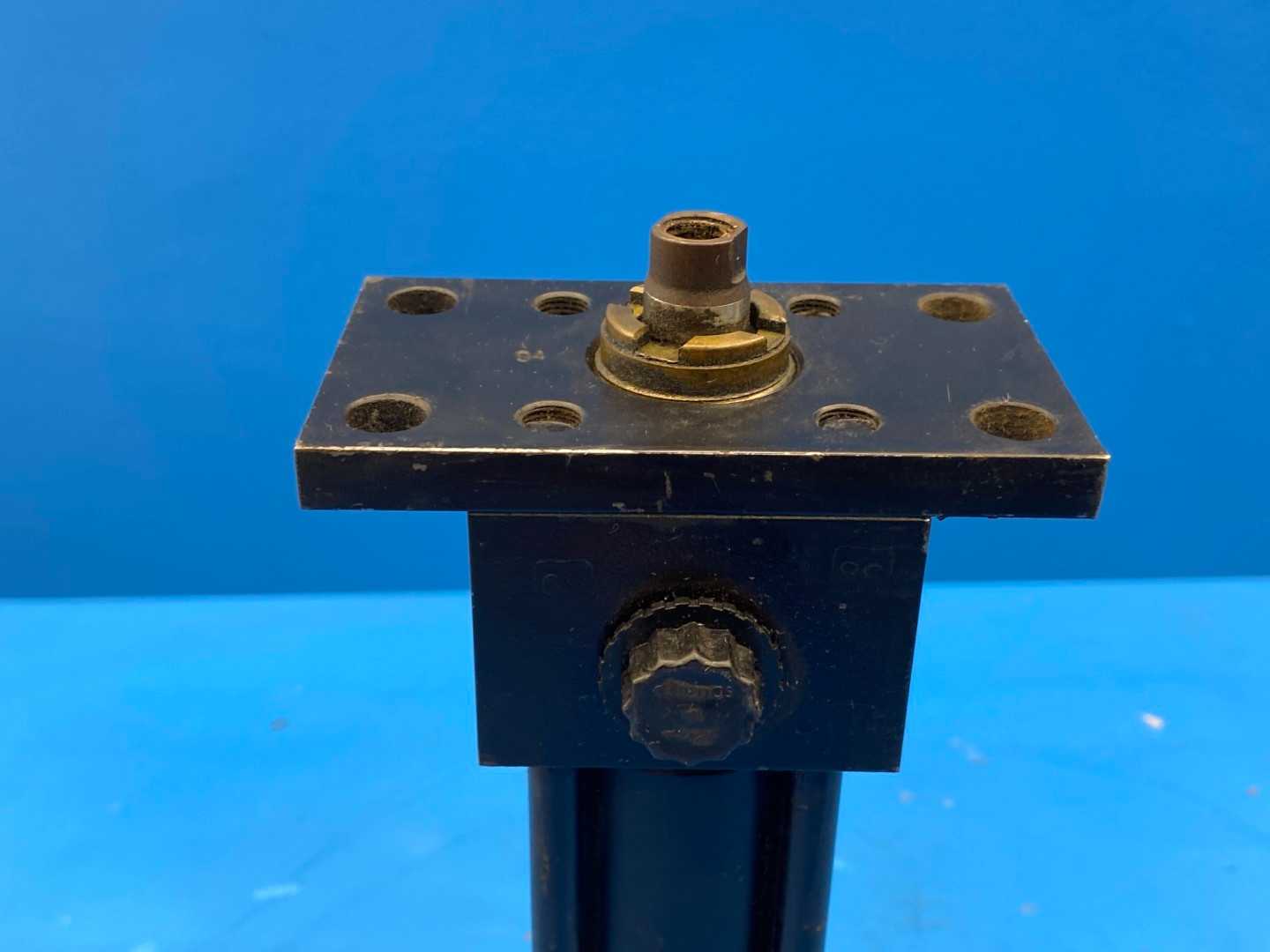 Parker 01.50 CJ2HUS14C 5.000, Series 2H Hydraulic Cylinder 1.5" Bore 5" Stroke 3000 PSI HYD