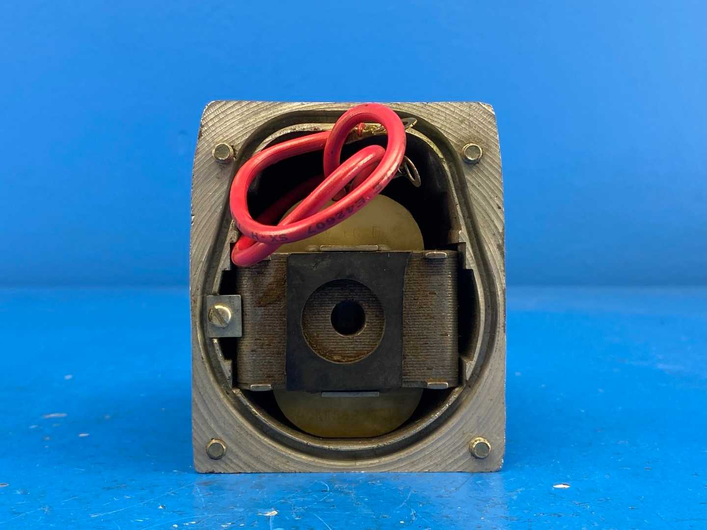 Sperry Vickers 281291 Solenoid Coil Assembly with Cast Housing for Hydraulic Valves, 30-35lb Torque 115VAC