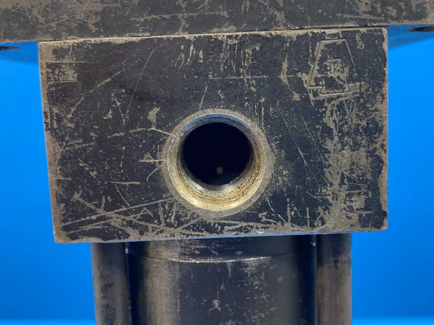 Parker 02.00 C-J-3LLUS34AC 7.500, 2" Bore 7.5" Stroke Hydraulic Cylinder 1925PSI HYD