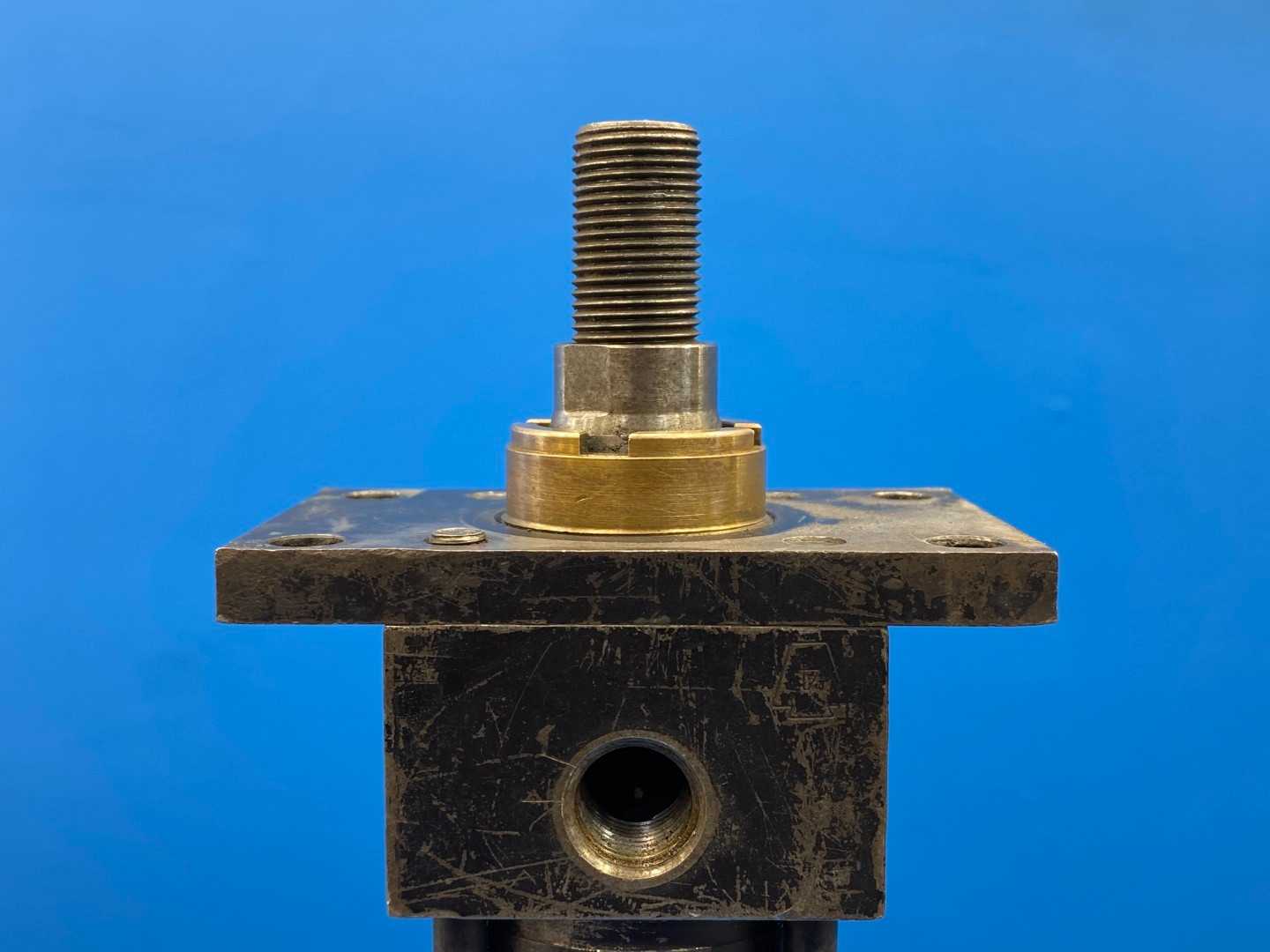 Parker 02.00 C-J-3LLUS34AC 7.500, 2" Bore 7.5" Stroke Hydraulic Cylinder 1925PSI HYD