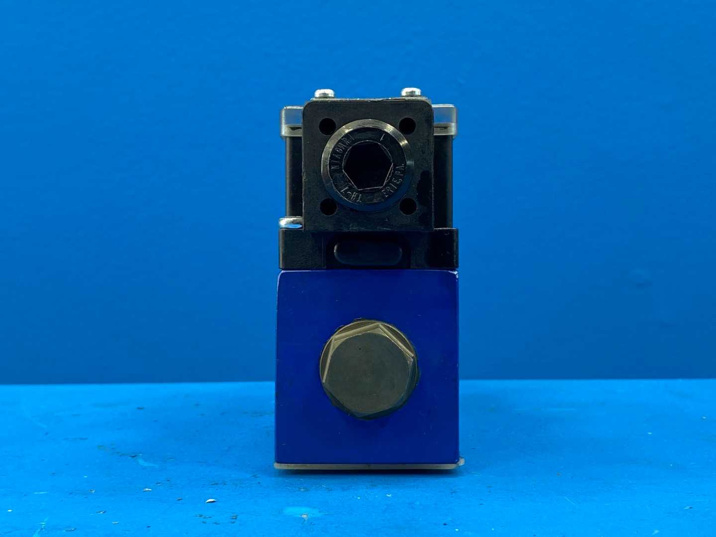 Rexroth MNR# R978874053 Model# 4WE 6 D62/EW110N9DA/62 Hydraulic Directional Control Valve