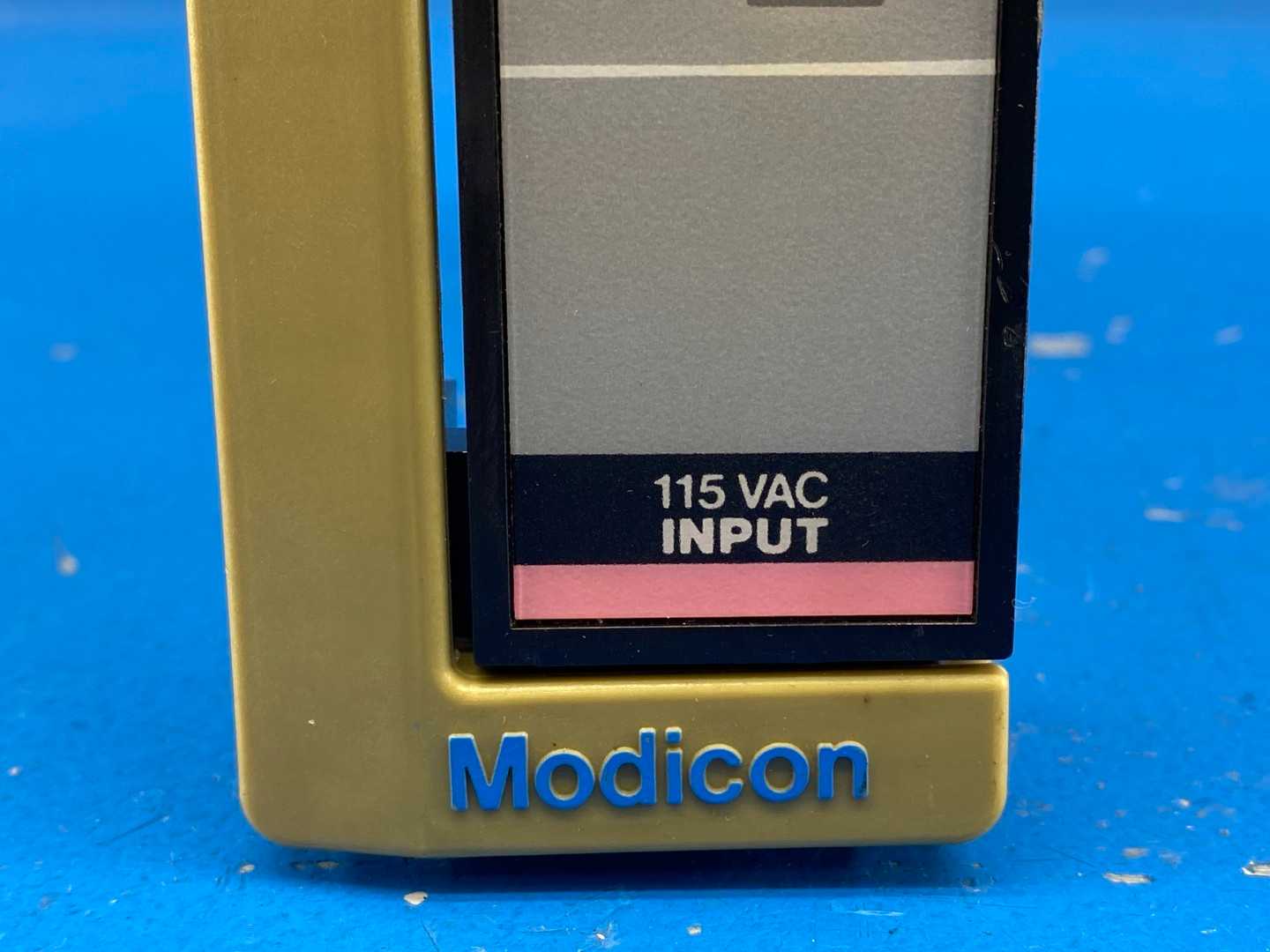 Gould B803, Modicon PLC, 8 Digital Inputs, 8 Relay Outputs Input Module 115V
