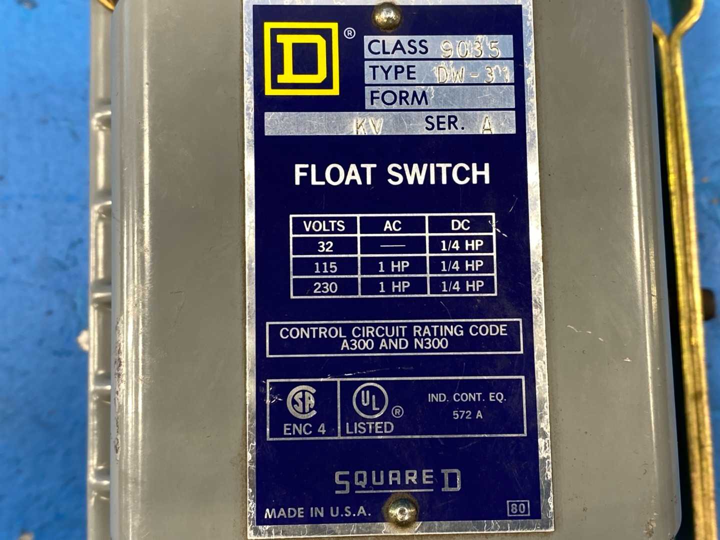 Square D 9035-DW-31, Class 9035 Type Float Switch, SPDT, 15A, 240VAC, 5-100°F operating temperature range.