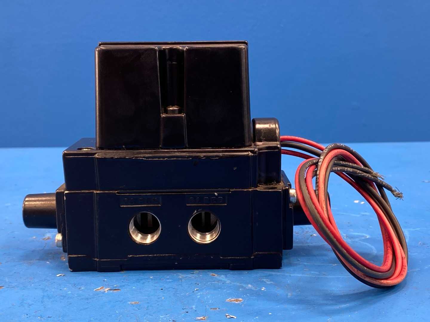 Parker SS40103701 Solenoid Operated 3-Way Directional Control Valve, 120/110VAC, 7.2Watts, 20–150PSI