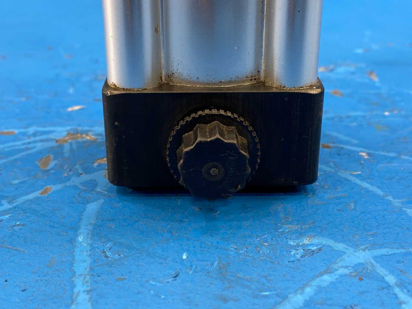 Parker 01.50 F2MAU14 18.000 Series 2MA Pneumatic Cylinder 250PSI Air 1-1/2" Bore 18" Stroke