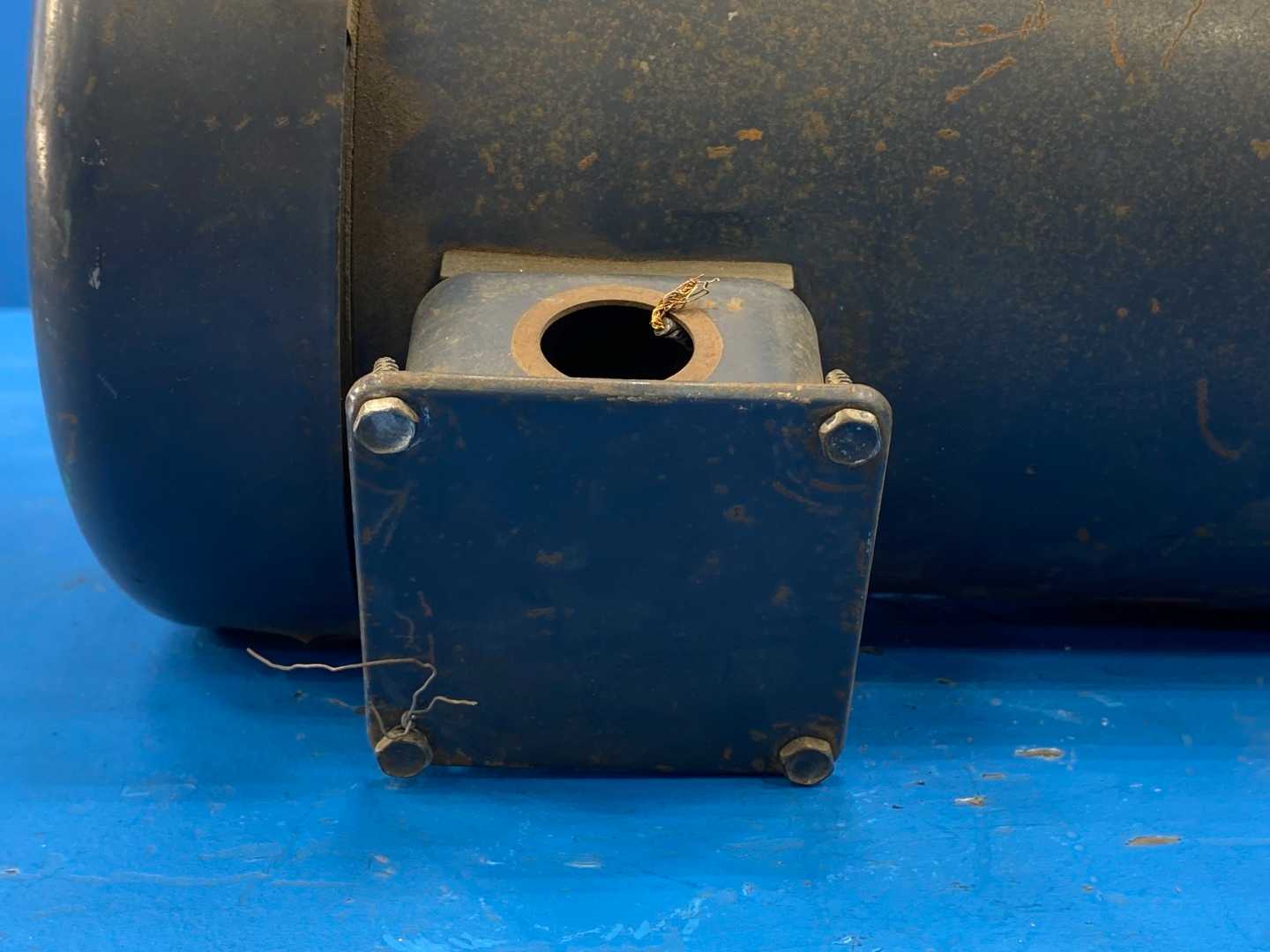 1-1/2 HP 208-308/460V 3PH Franklin Electric Model1313480102 Cat No 19448 Motor, FR56C, CONT TEFC, 3450/2875 RPM