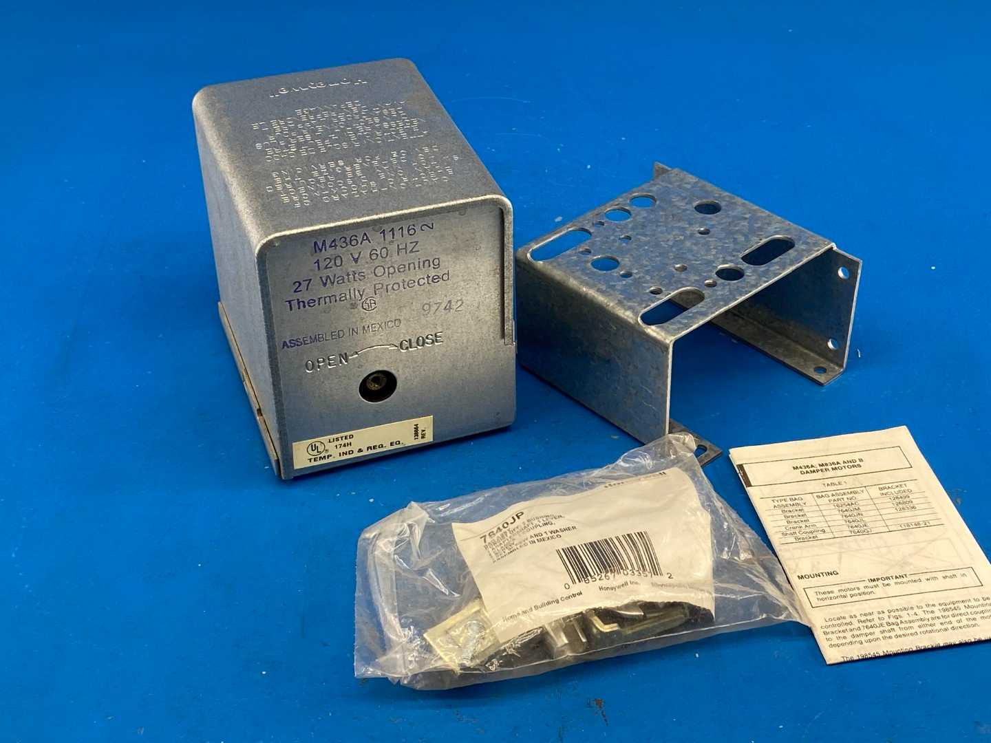 Honeywell M436A 1116, 24V Damper Motor, 25 lb-in Torque, Spring Return, Direct Mount