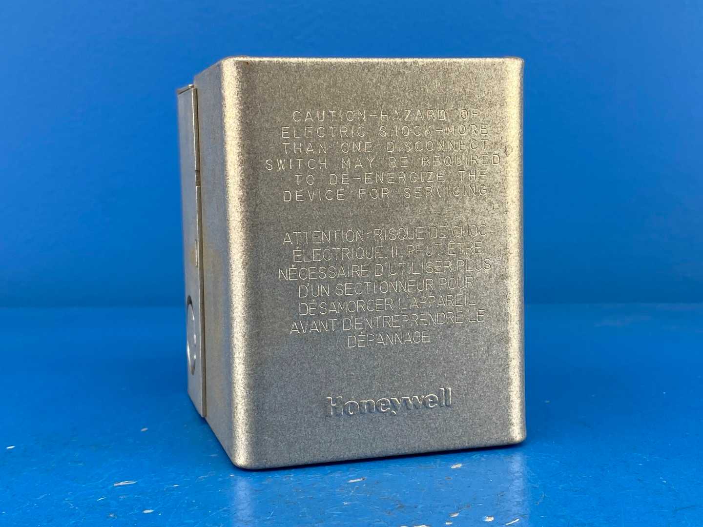 Honeywell M436A 1116, 24V Damper Motor, 25 lb-in Torque, Spring Return, Direct Mount
