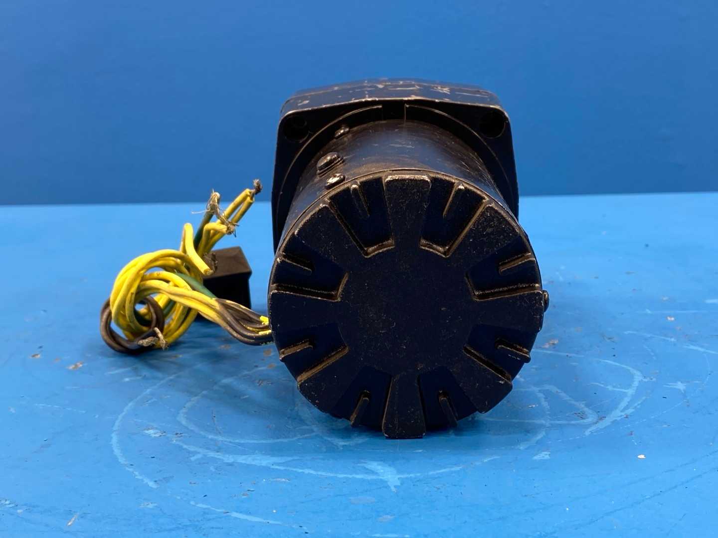 0.007HP, Leeson CM31P17NZ1D (Cat No. M1125050.00) A.C. Parallel Shaft Gearmotor