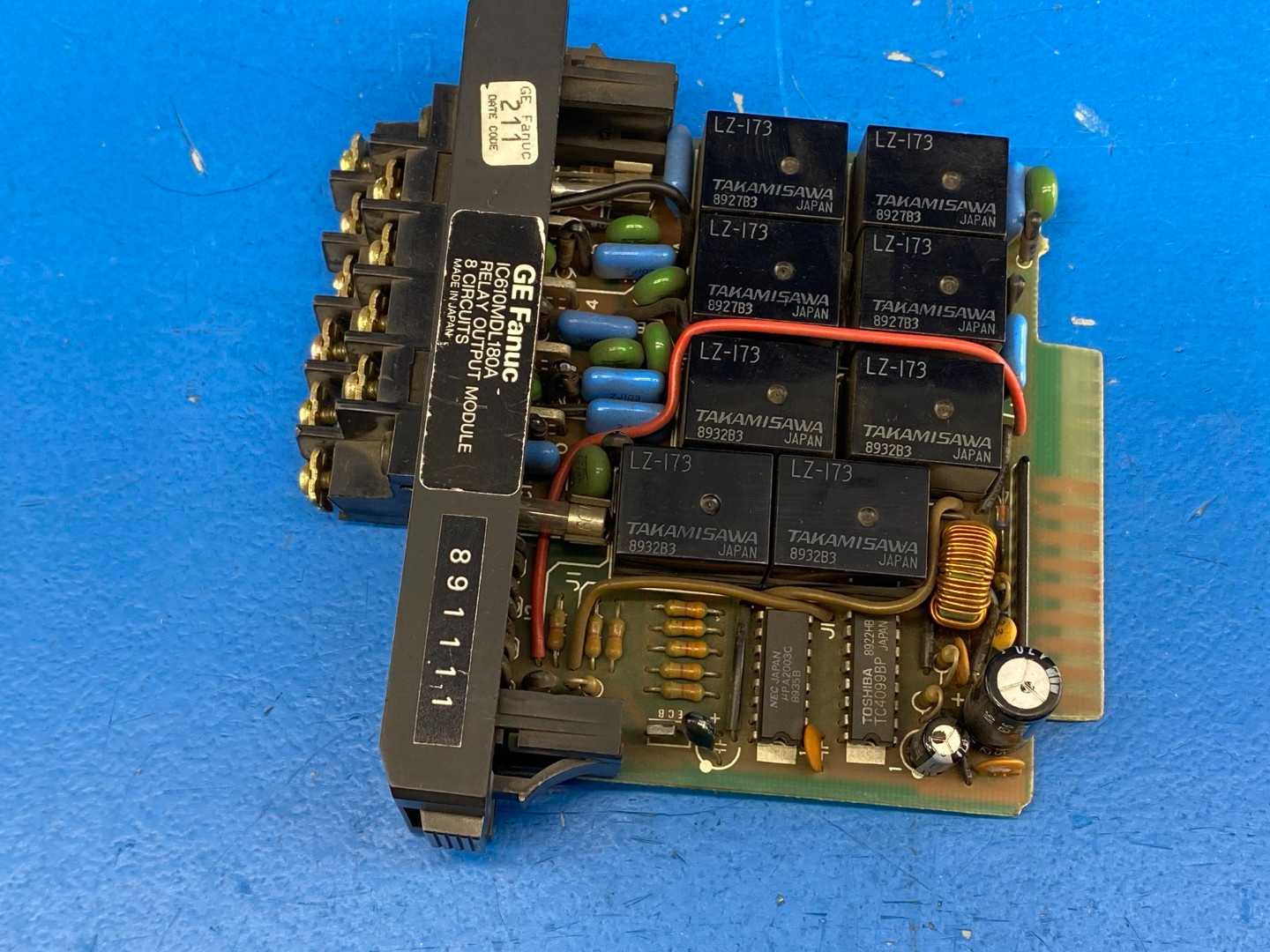 GE Fanuc IC610MDL180A 8 Circuit Relay Output Module 5A 115V