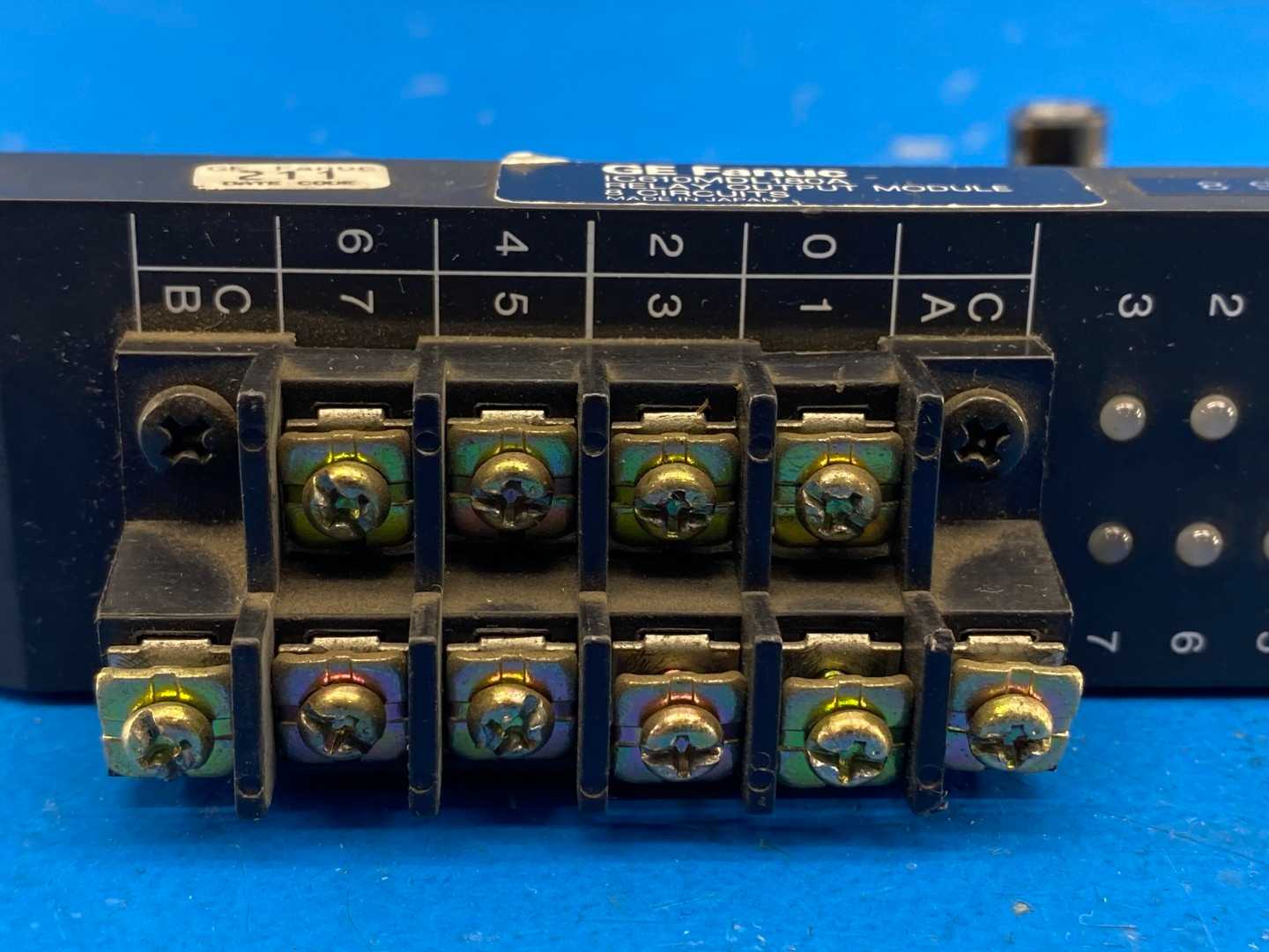 GE Fanuc IC610MDL180A 8 Circuit Relay Output Module 5A 115V