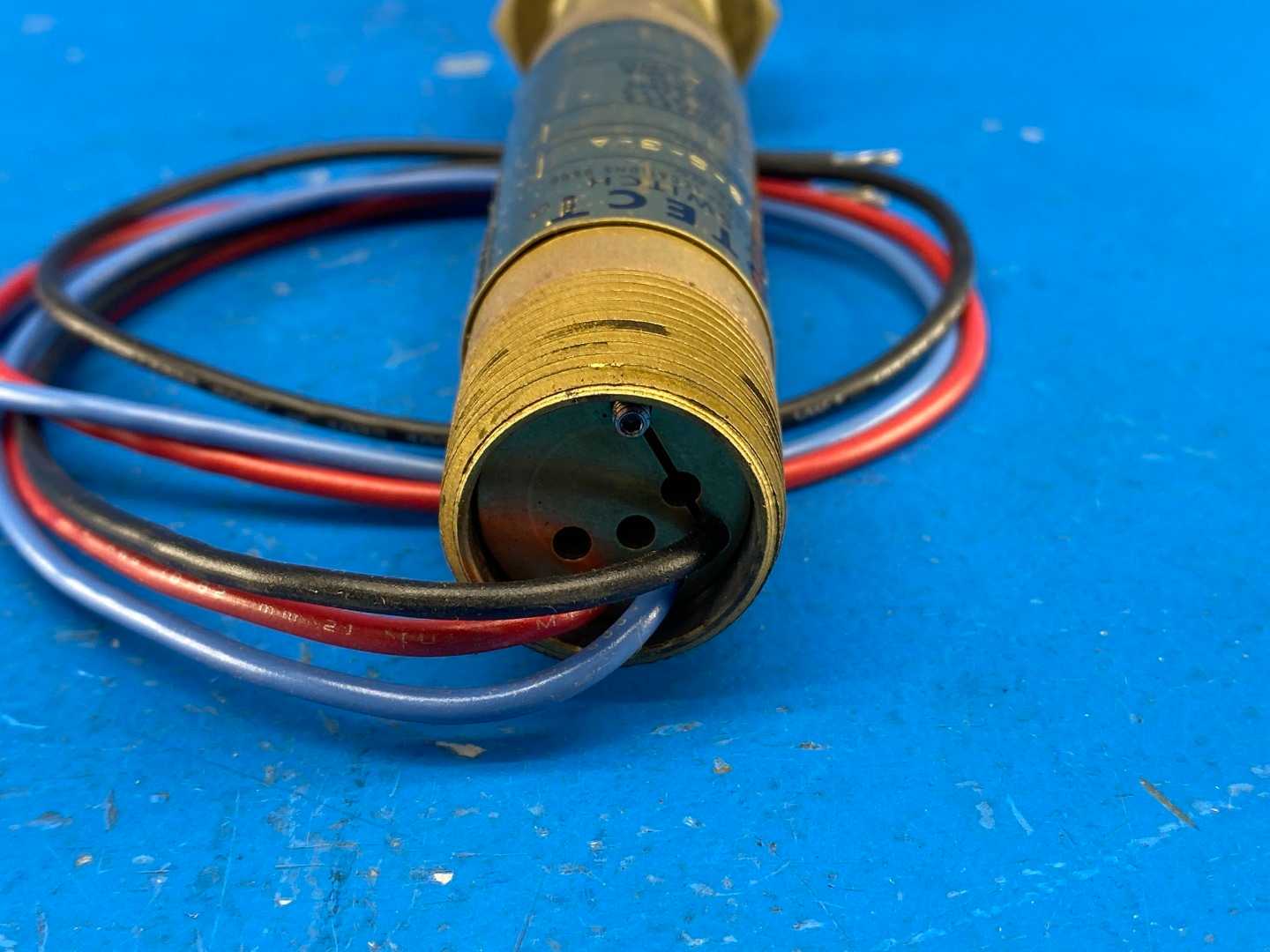 Dwyer Flotect L6 Series, Float Switch L6EPB-B-S-3-A, Brass, 200PSI