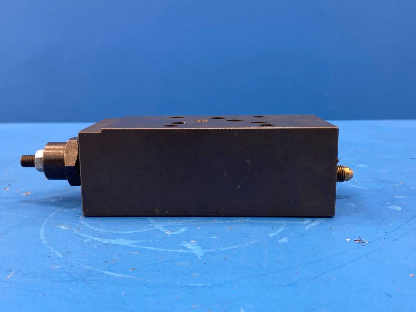 Eaton Vickers DGMC-5-PT-FW-S-30 (868852) Single Relief Valve