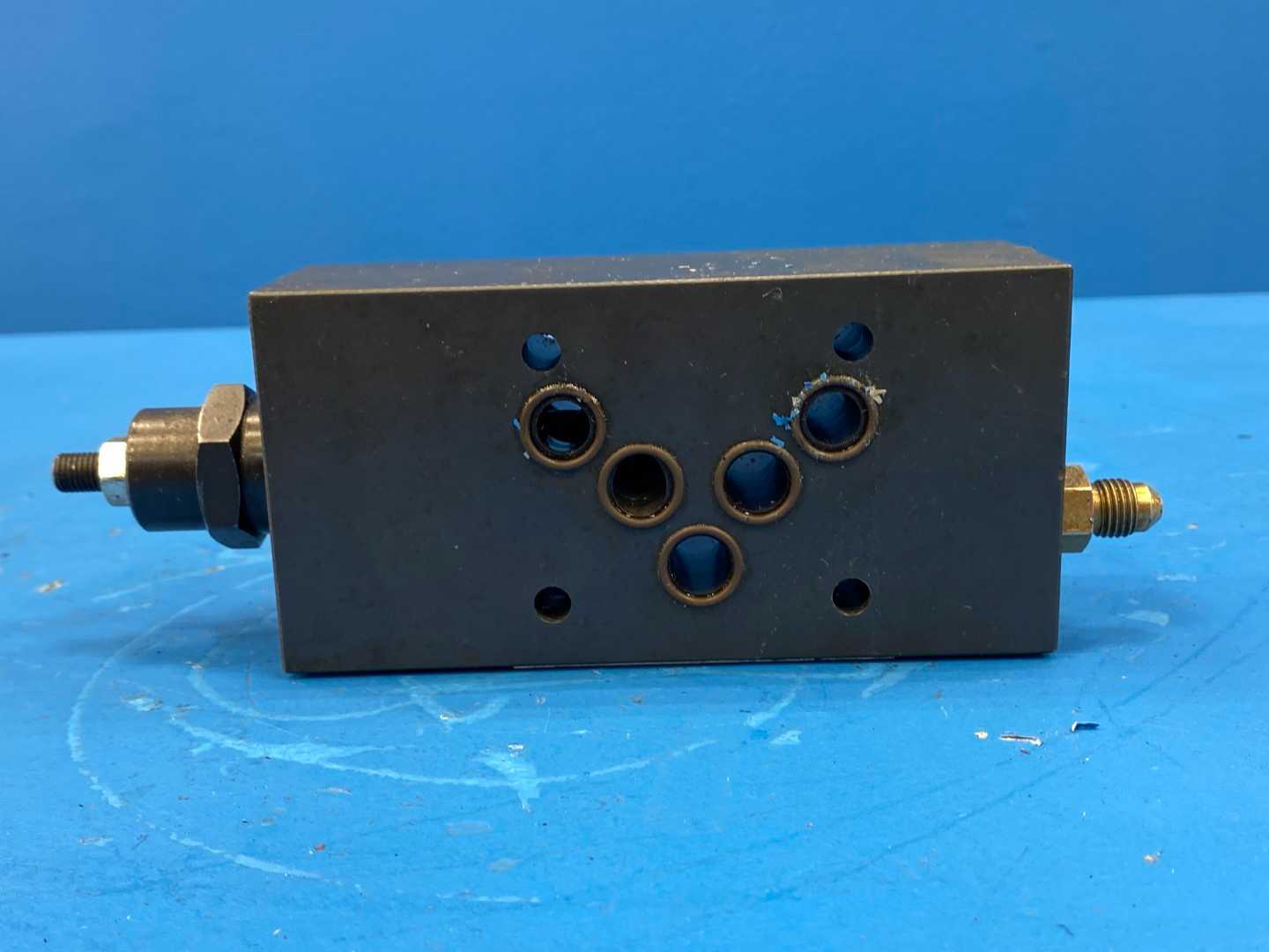 Eaton Vickers DGMC-5-PT-FW-S-30 (868852) Single Relief Valve
