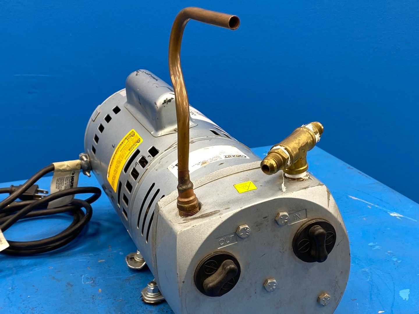 Gast 0823-101Q-G608NGX Rotary Vane Vacuum Pump | 3/4 HP | Oil-Less | 8 CFM | Dual Voltage