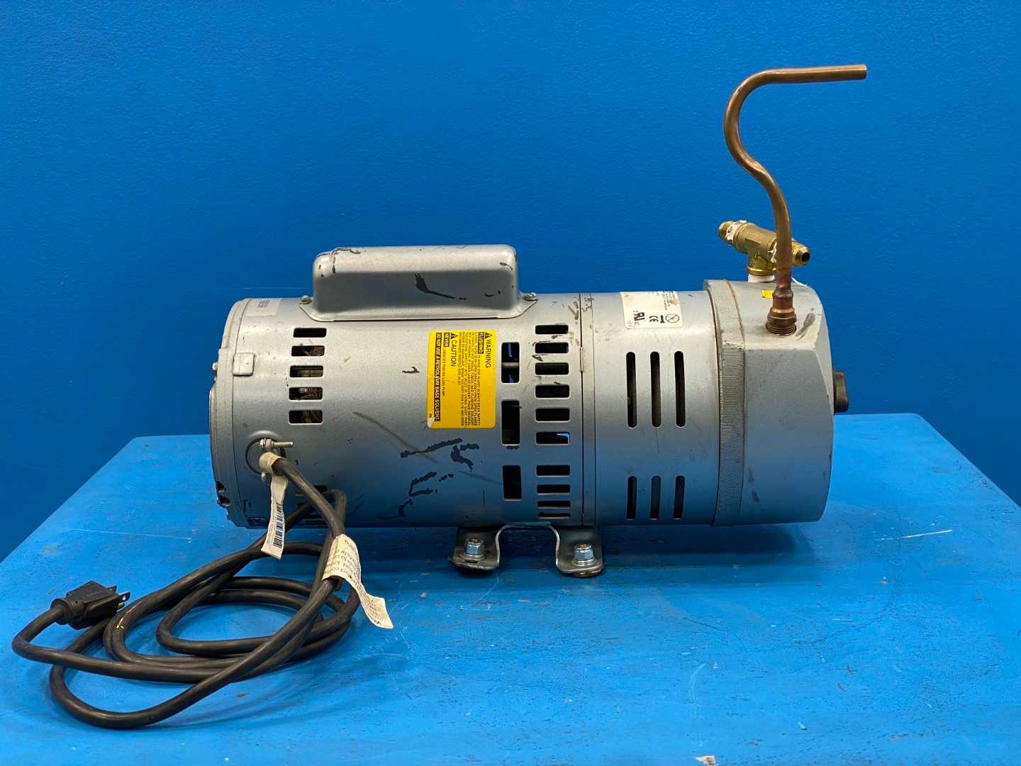 Gast 0823-101Q-G608NGX Rotary Vane Vacuum Pump | 3/4 HP | Oil-Less | 8 CFM | Dual Voltage