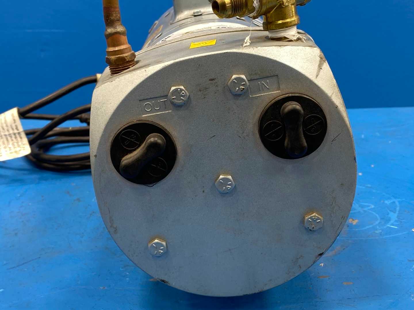 Gast 0823-101Q-G608NGX Rotary Vane Vacuum Pump | 3/4 HP | Oil-Less | 8 CFM | Dual Voltage
