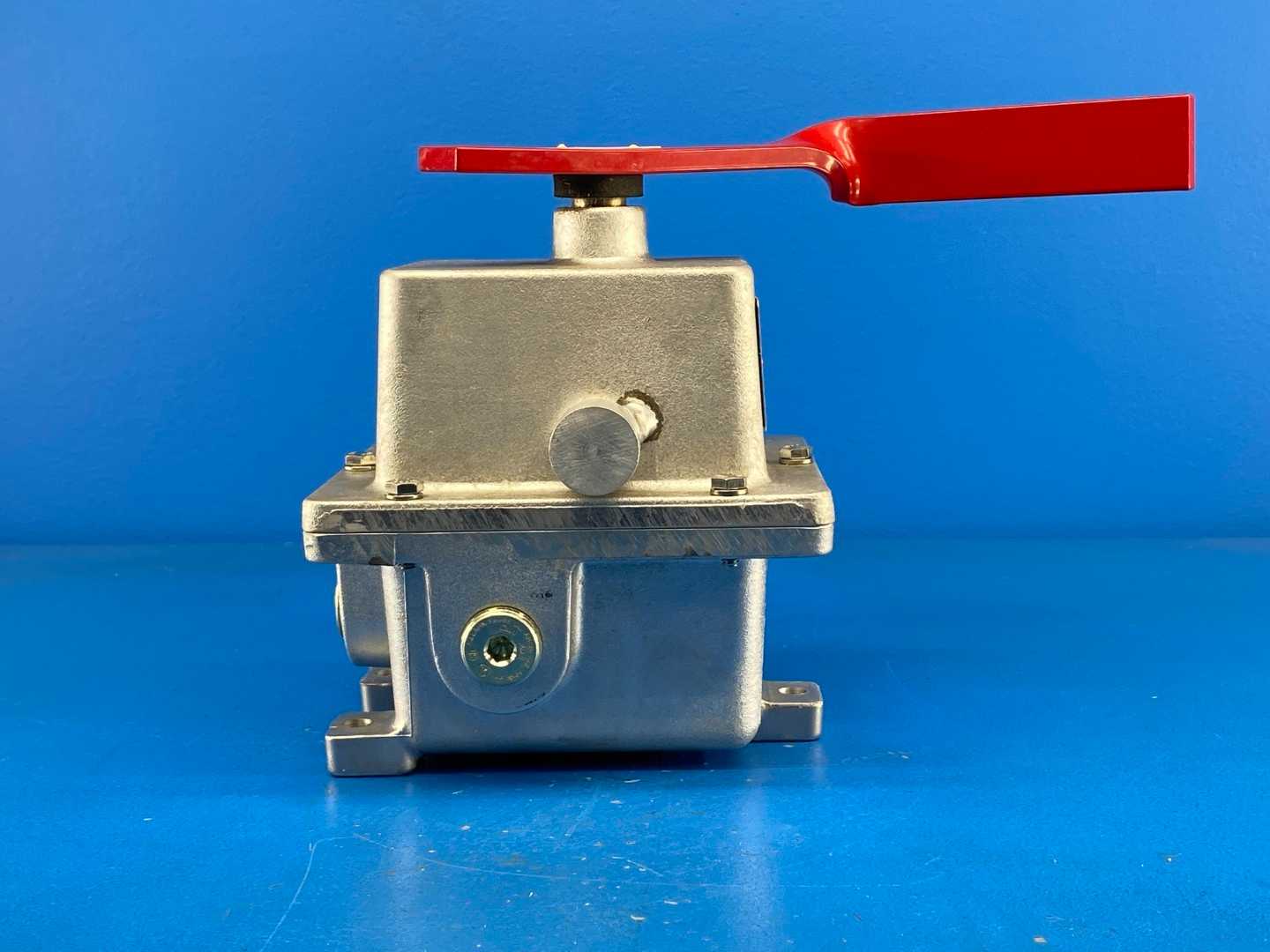 Conveyor Components Co. Model RS-2X Cable Operated Safety Stop Control Switch 125/250/480 VAC 20A 1HP-125VAC 2HP-250VAC