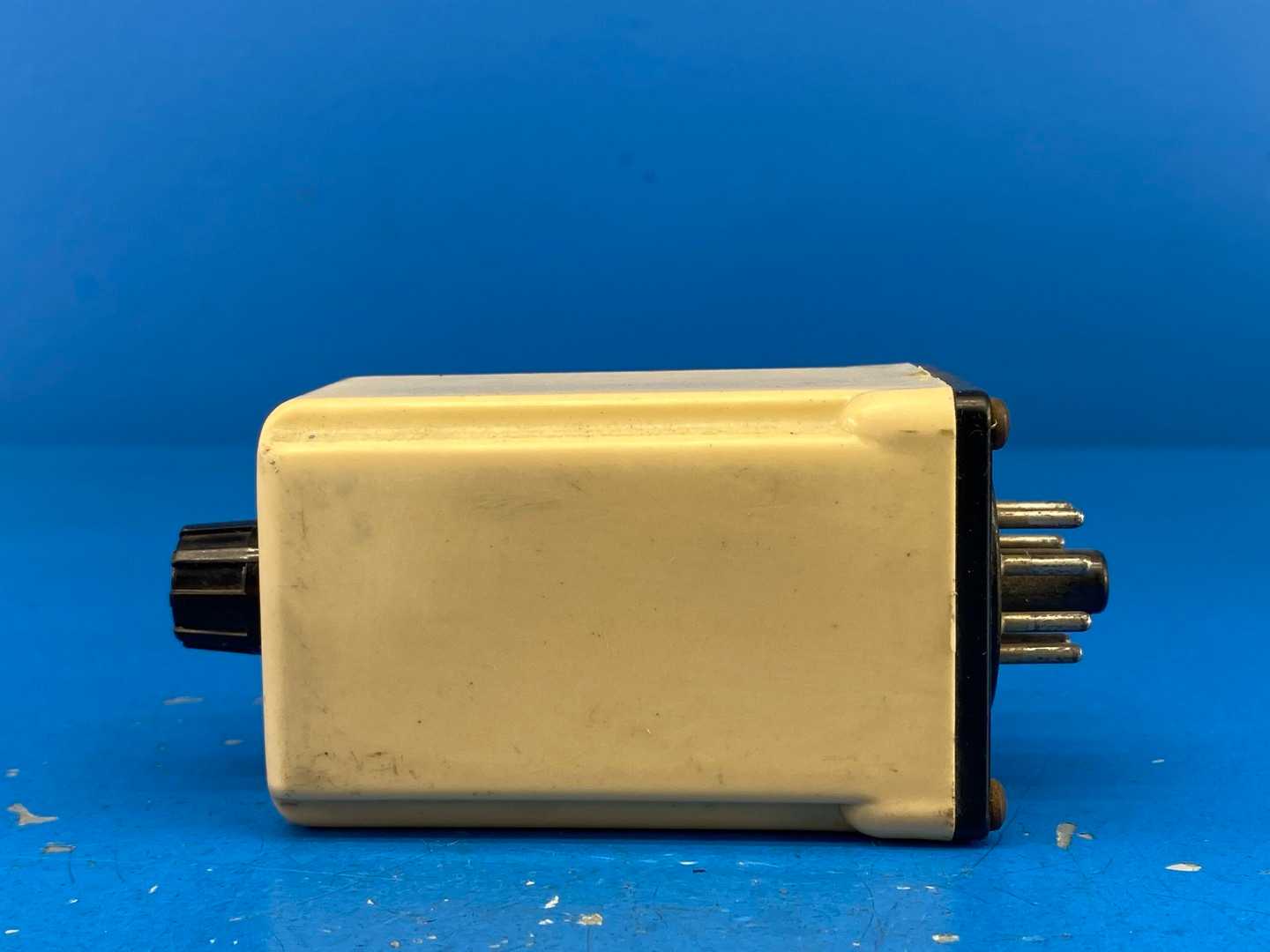 Agastat SSC12ABA 120V AC/DC 10A 0.5-15s On-Delay DPDT Electromechanical Time-Delay Relay
