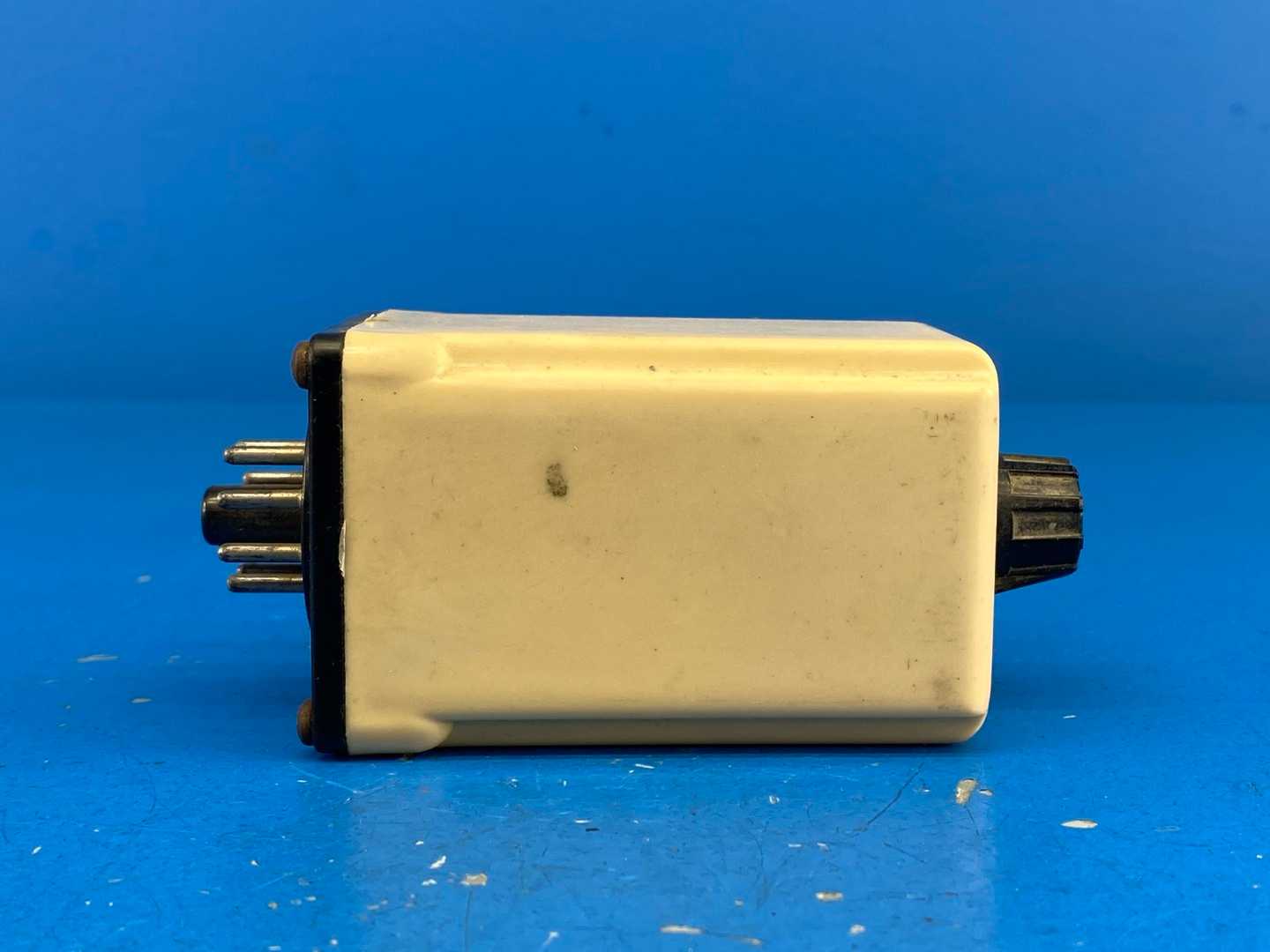 Agastat SSC12ABA 120V AC/DC 10A 0.5-15s On-Delay DPDT Electromechanical Time-Delay Relay
