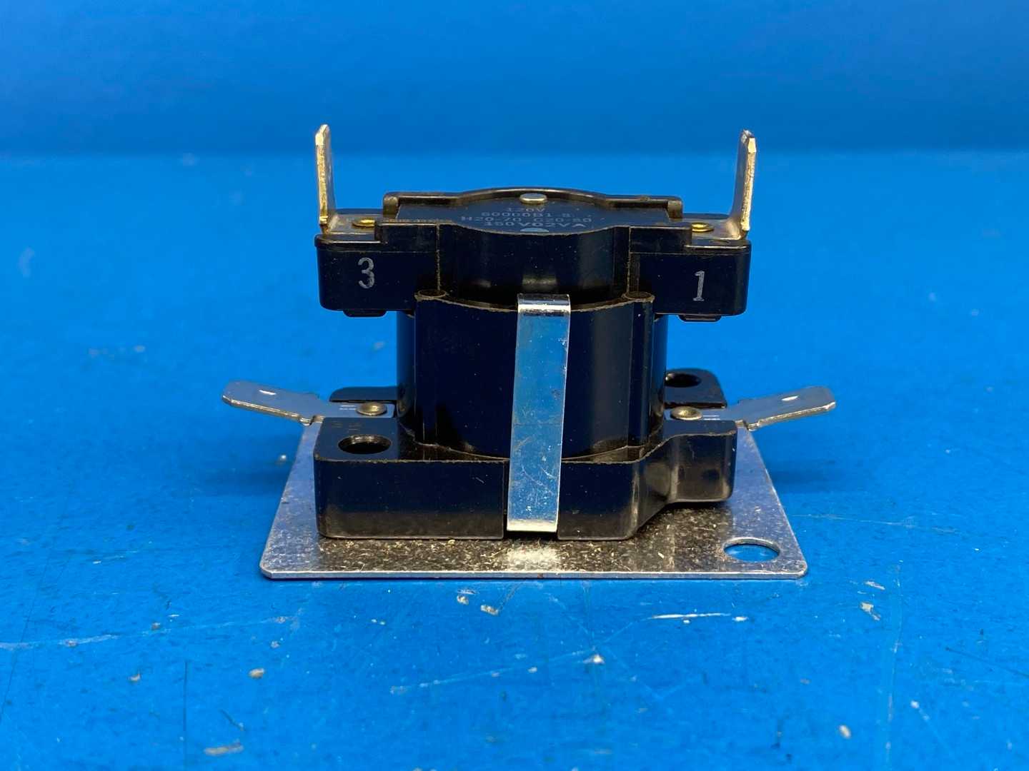 Trane RLY-00960 30A 120V General-Purpose HVAC Relay 4-Blade