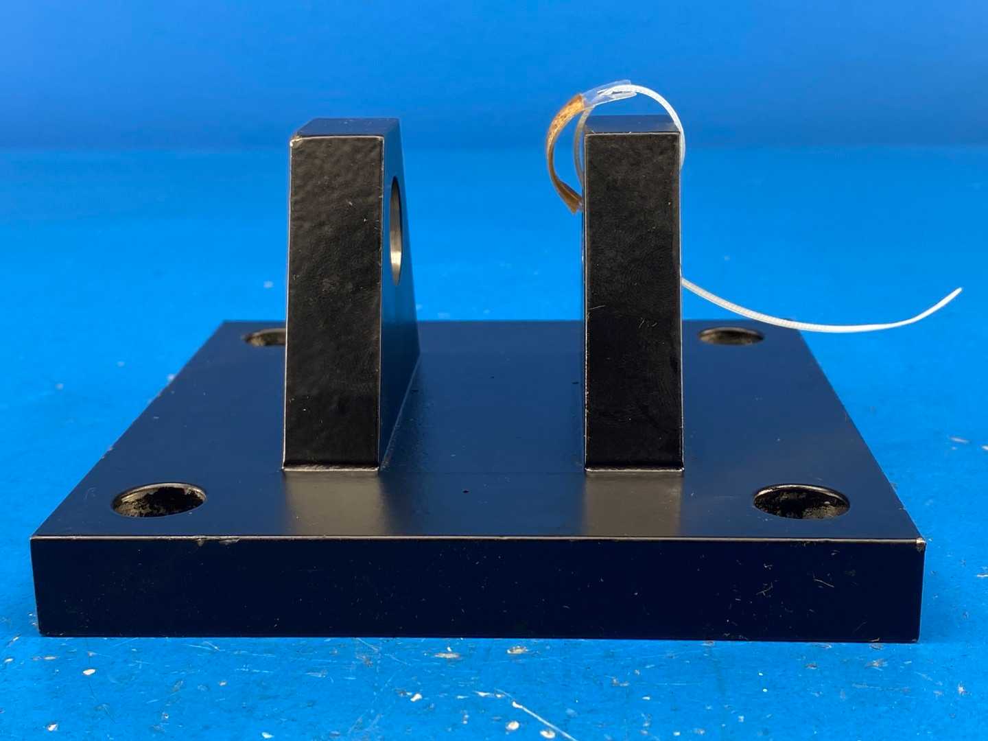 Parker / Schrader Bellows 0692060000 Clevis Bracket 3/4" Pivot Pin & 1 1/4" Lugs for 2H series cylinders with a 4" bore