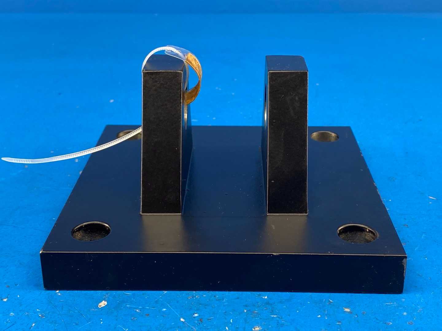 Parker / Schrader Bellows 0692060000 Clevis Bracket 3/4" Pivot Pin & 1 1/4" Lugs for 2H series cylinders with a 4" bore