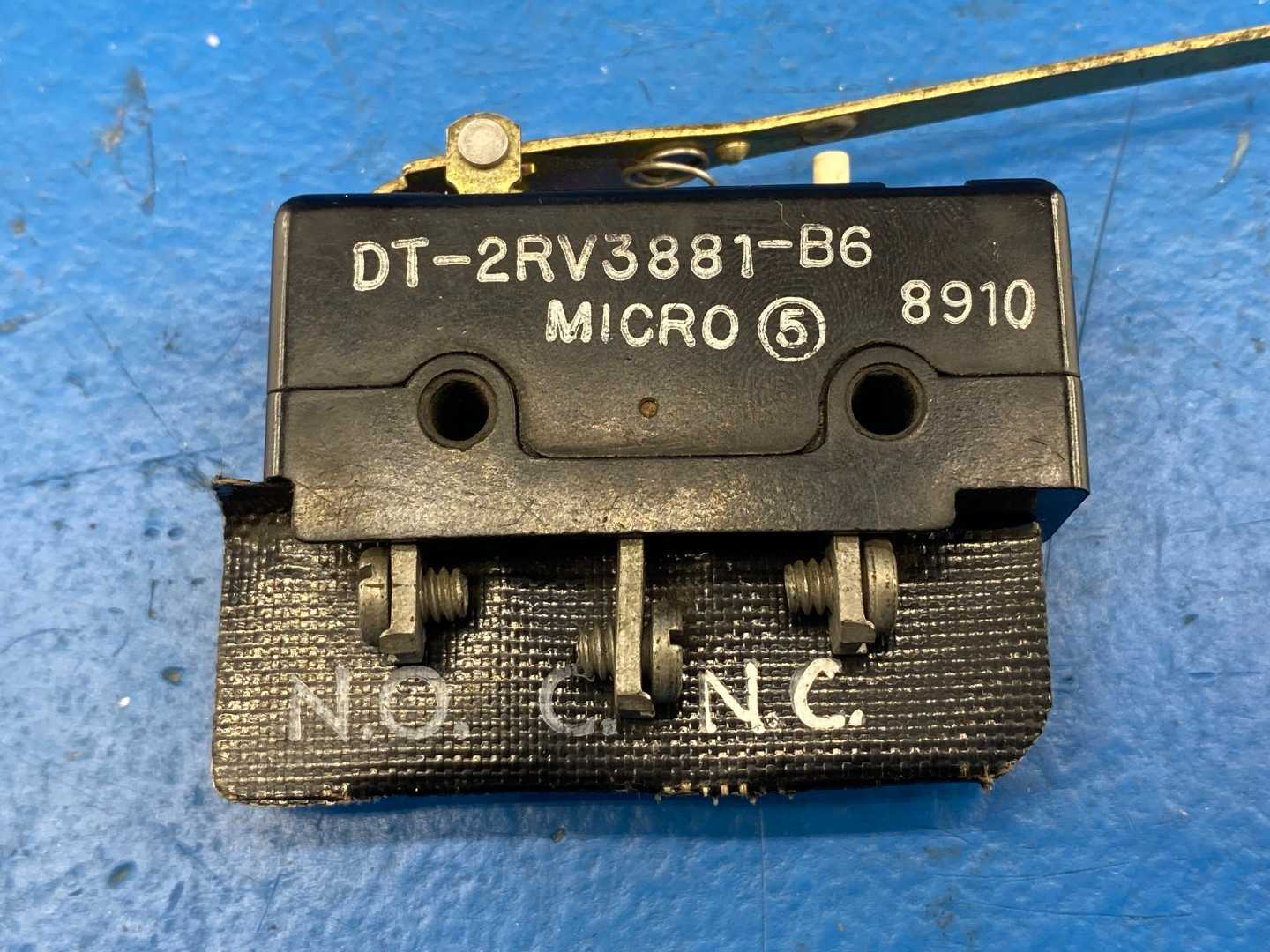 Honeywell DT-2RV3881-B6 — Heavy-Duty Micro Switch / Limit Switch 10A 120V 