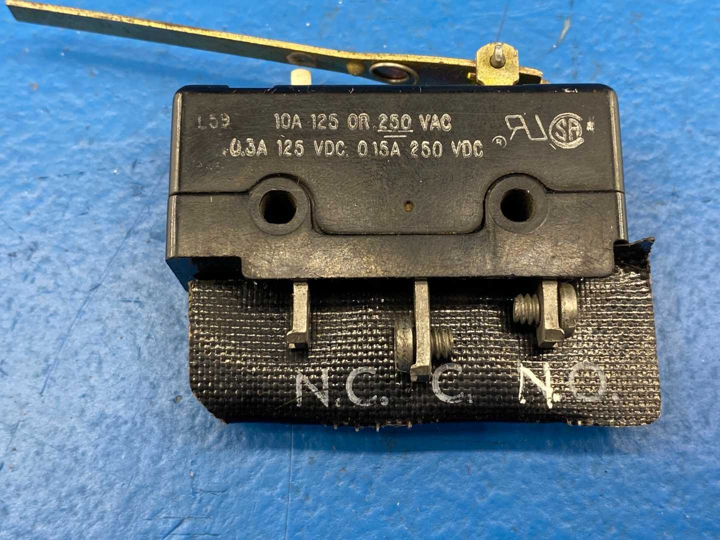 Honeywell DT-2RV3881-B6 — Heavy-Duty Micro Switch / Limit Switch 10A 120V 