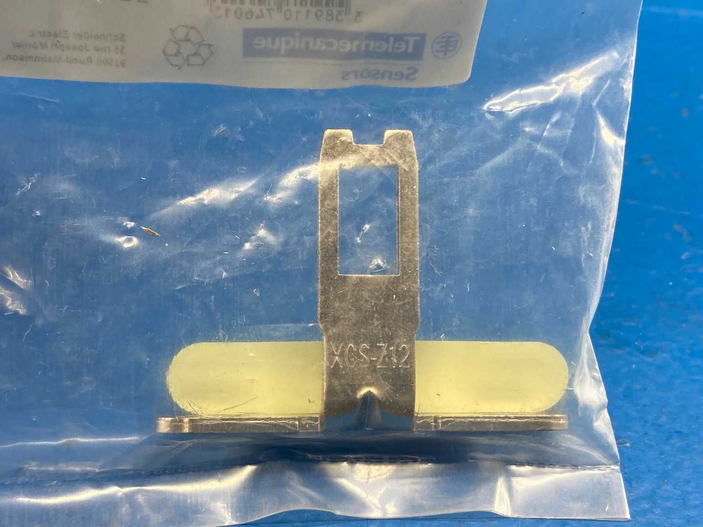 Telemecanique XCSZ12 Limit Switch Accessories Wide Mounting Actuating Key

