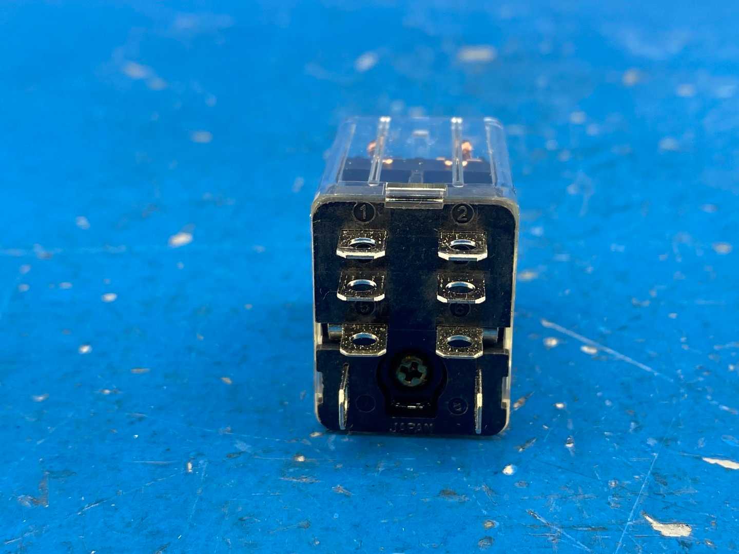Allen-Bradley 700-HF32A1 Square Base Relay 10A 120/240V AC