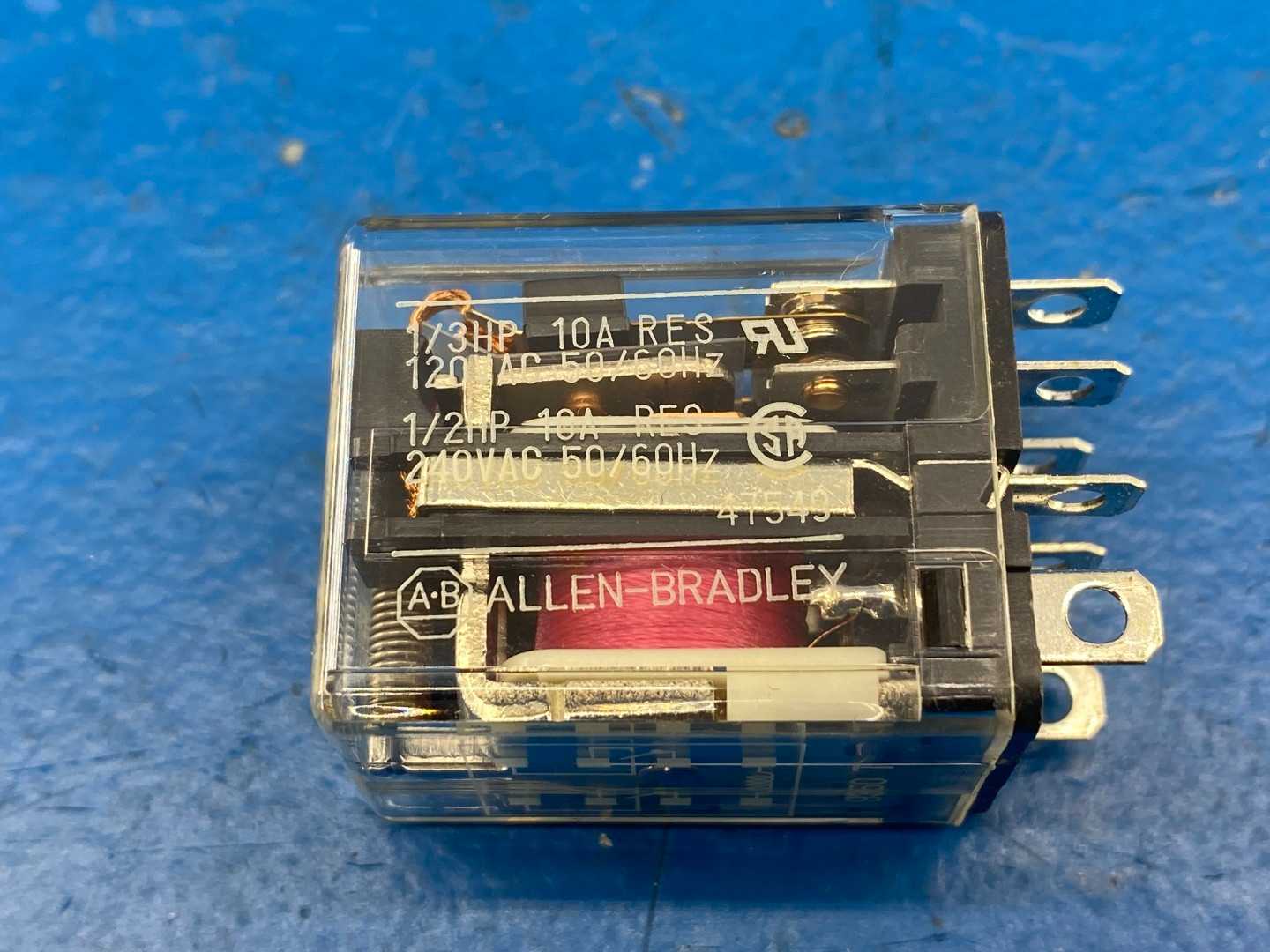 Allen-Bradley 700-HF32A1 Square Base Relay 10A 120/240V AC