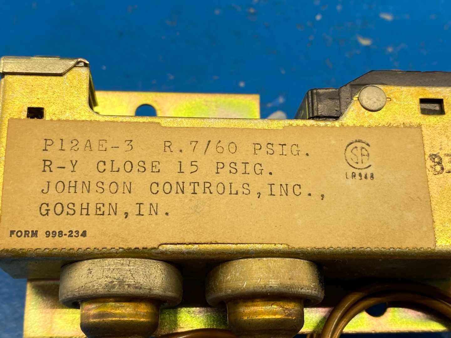 Johnson Controls P12AE-3, Differential Pressure Control R.7/60PSIG, R-Y Close 15 PSIG