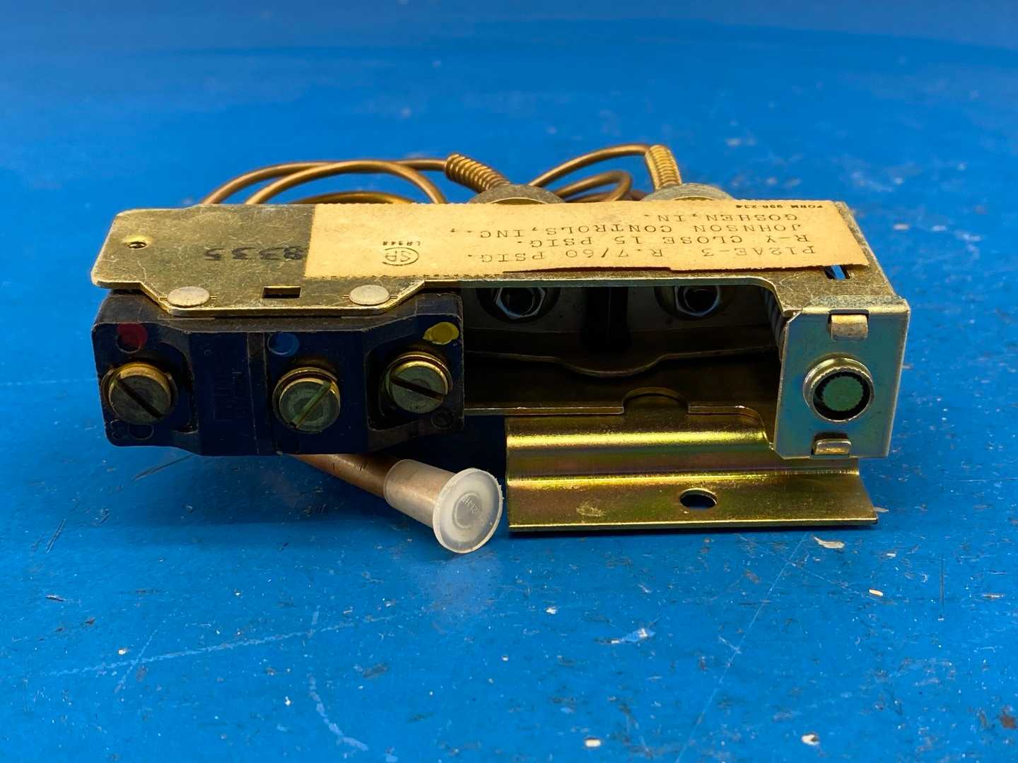 Johnson Controls P12AE-3, Differential Pressure Control R.7/60PSIG, R-Y Close 15 PSIG