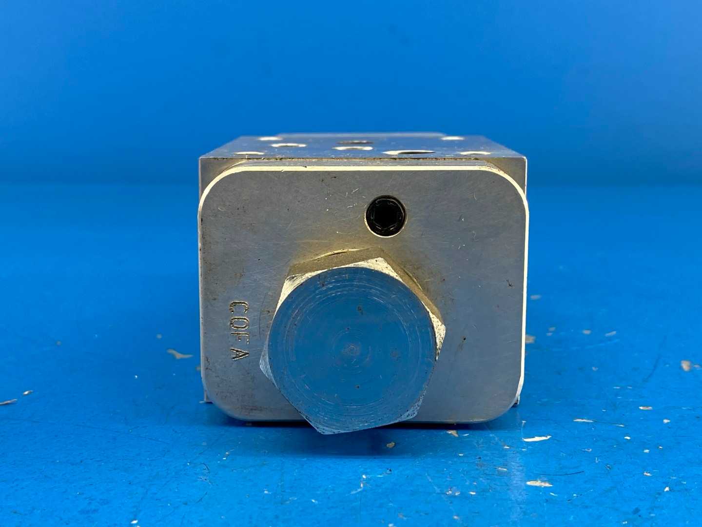 Sun Hydraulics 8004 145 A01 9LE6 Manifold Valve