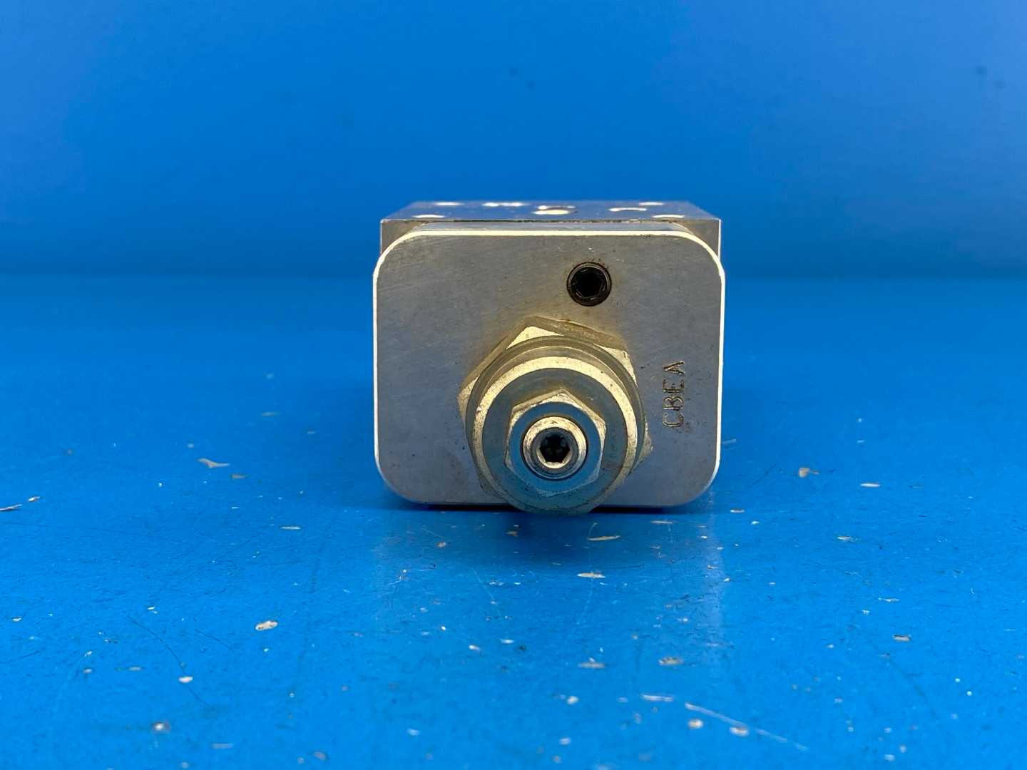 Sun Hydraulics 8004 145 A01 9LE6 Manifold Valve