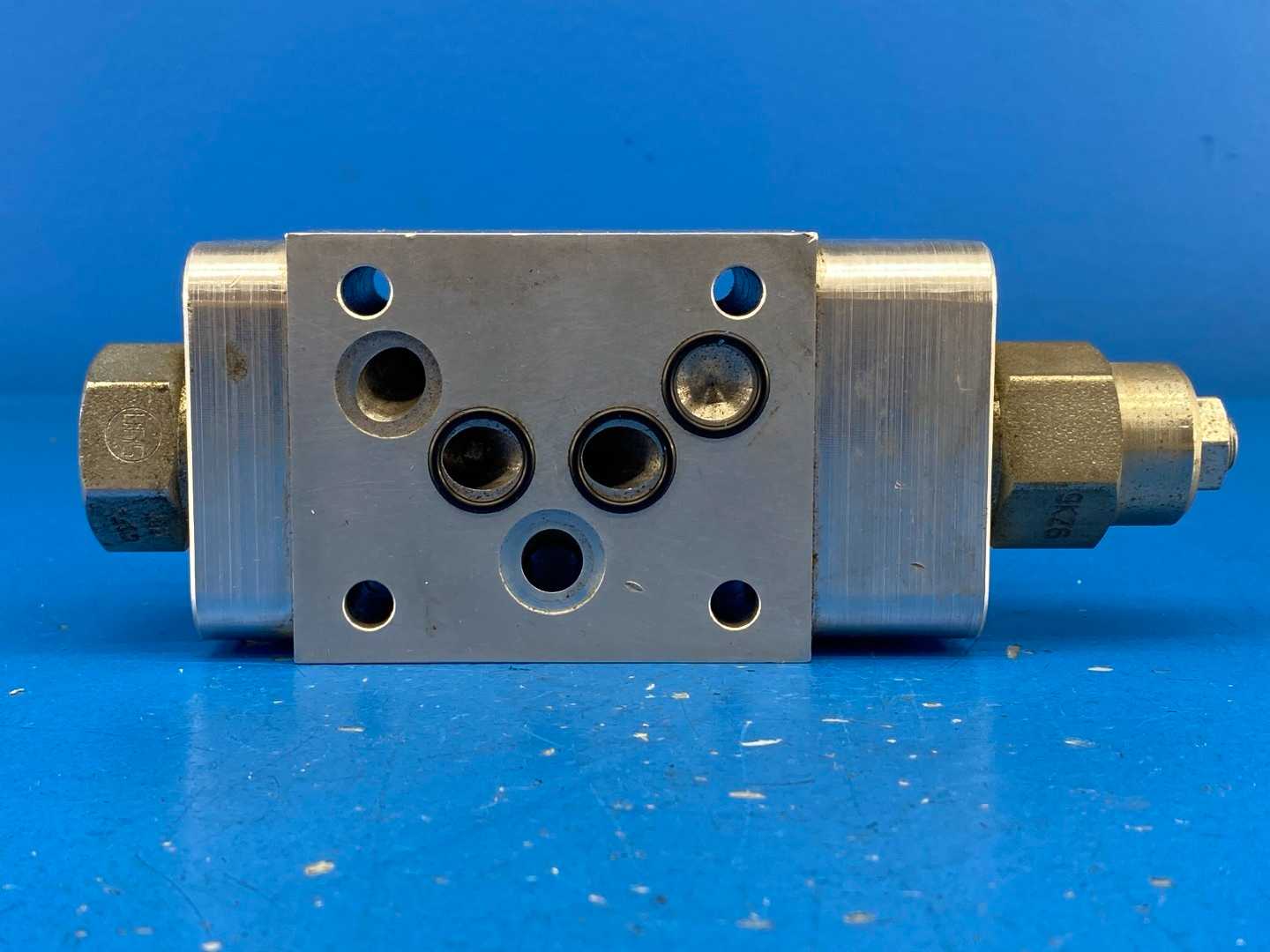 Sun Hydraulics 8004 145 A01 9LE6 Manifold Valve