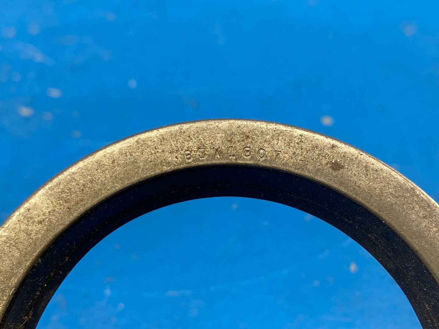 Garlock Klozure 21158-1807 .63 x 1.807 Mill-Right N CRS 2.500" I.D, x 3.250" O.D x .375" THK Oil Seal