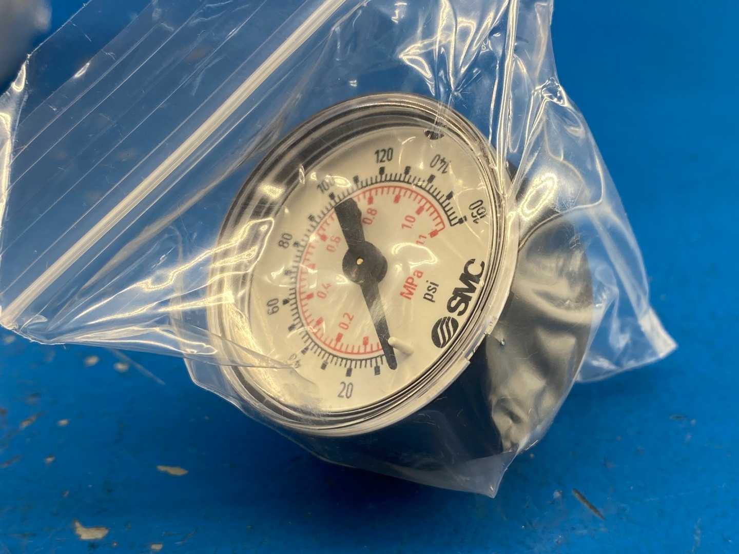 SMC AW30-03DG-B, AW Filter/Regulator Modular F.R.L with 3/8" BSPT Port 7-123 PSI