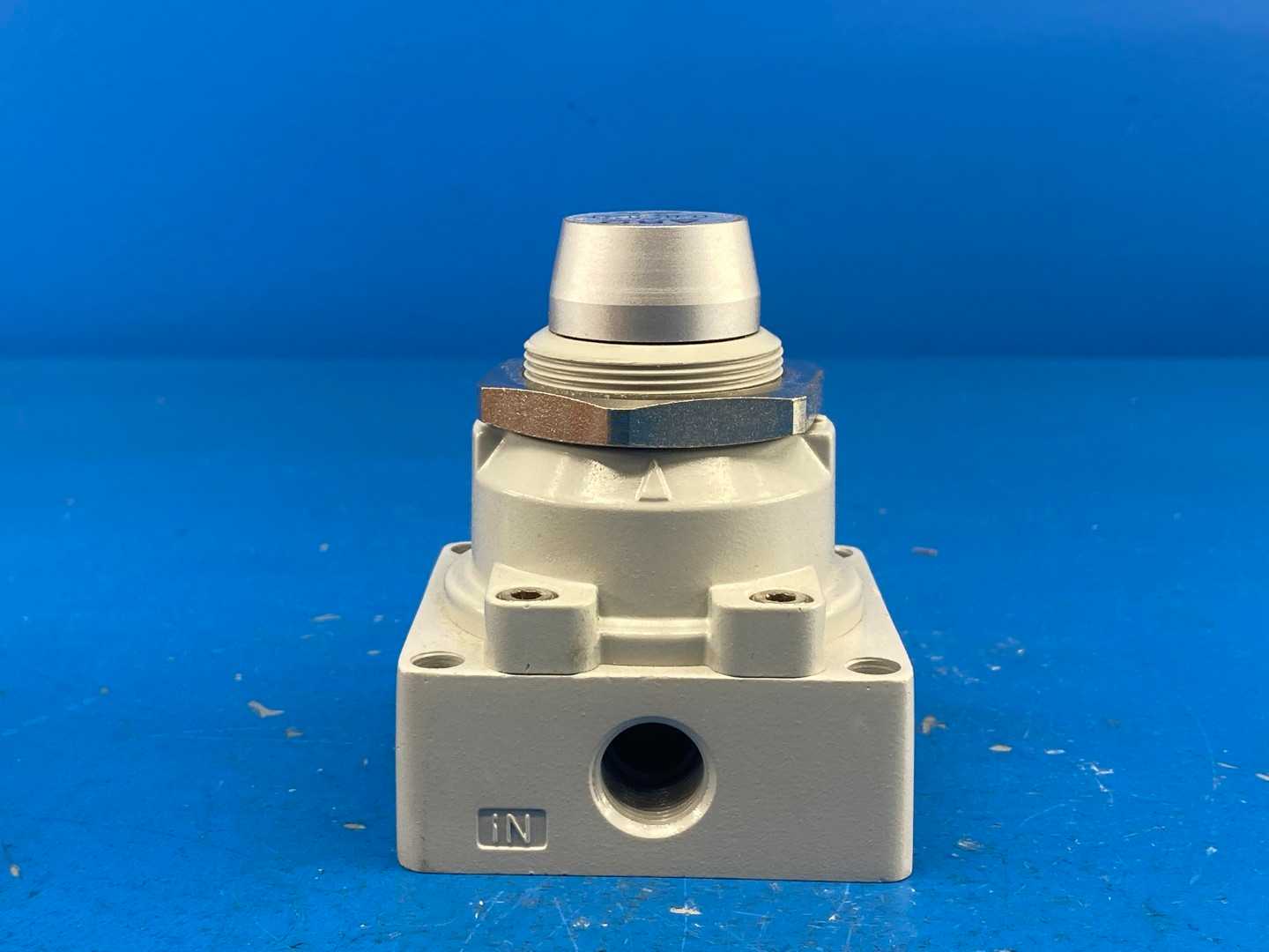 ARO Ingersoll-Rand M513LR Manually Operated Valve: 0.38" NPT Outlet, Rotary Lever, Lever & Manual Actuated