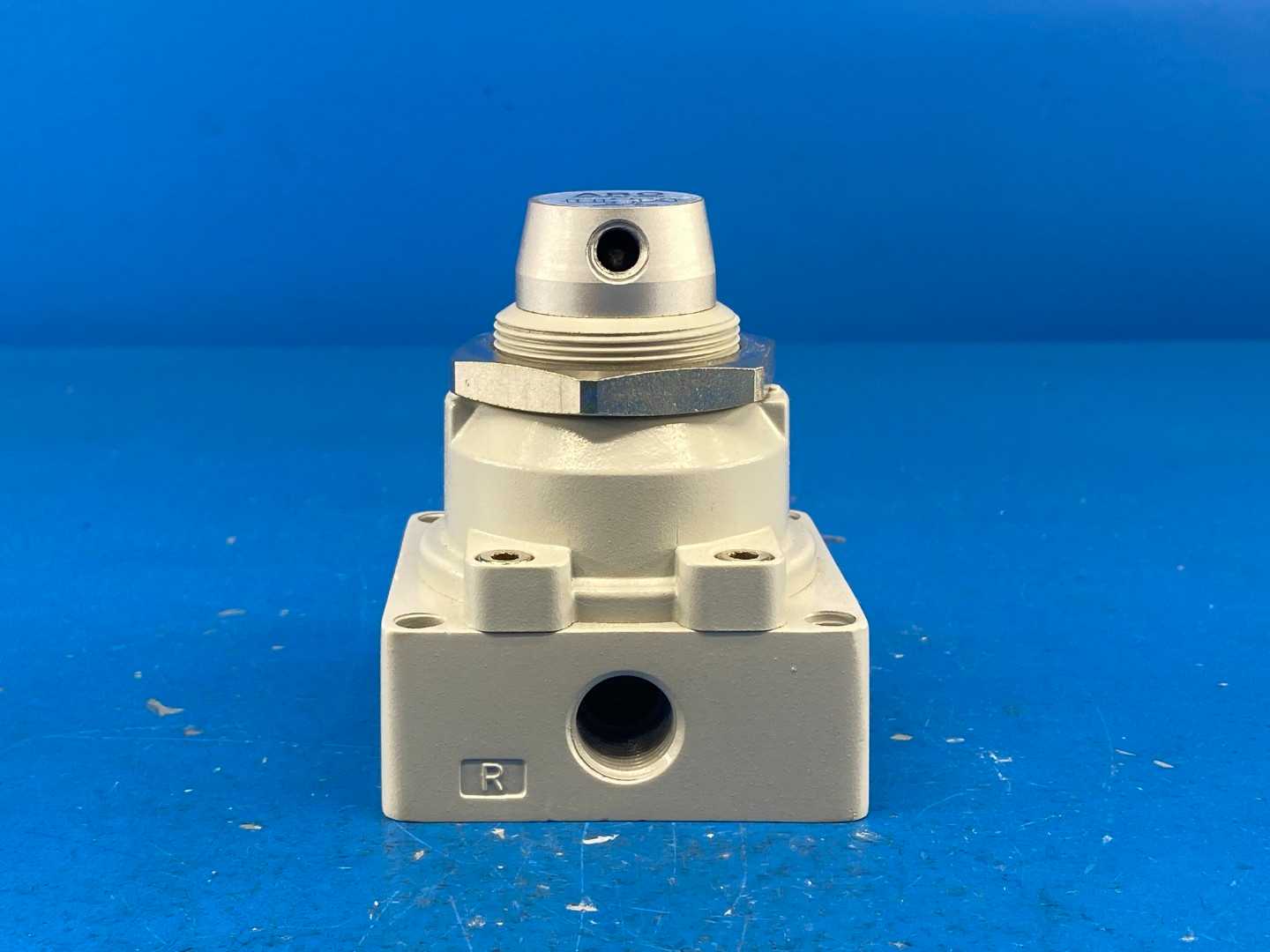ARO Ingersoll-Rand M513LR Manually Operated Valve: 0.38" NPT Outlet, Rotary Lever, Lever & Manual Actuated