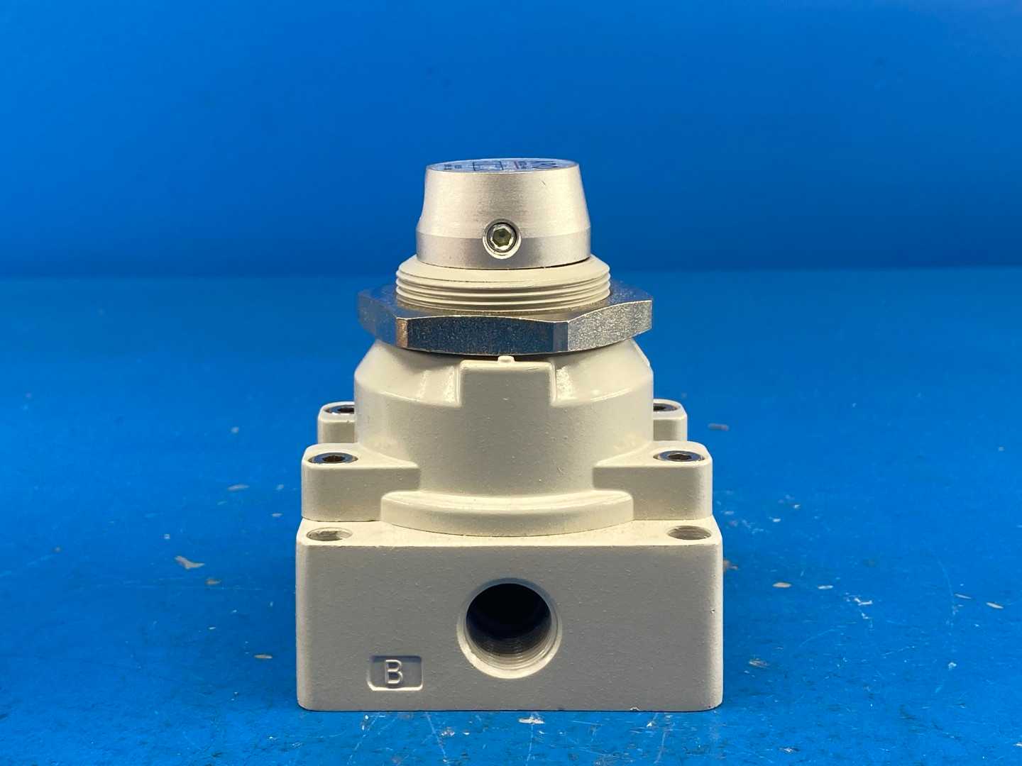 ARO Ingersoll-Rand M513LR Manually Operated Valve: 0.38" NPT Outlet, Rotary Lever, Lever & Manual Actuated